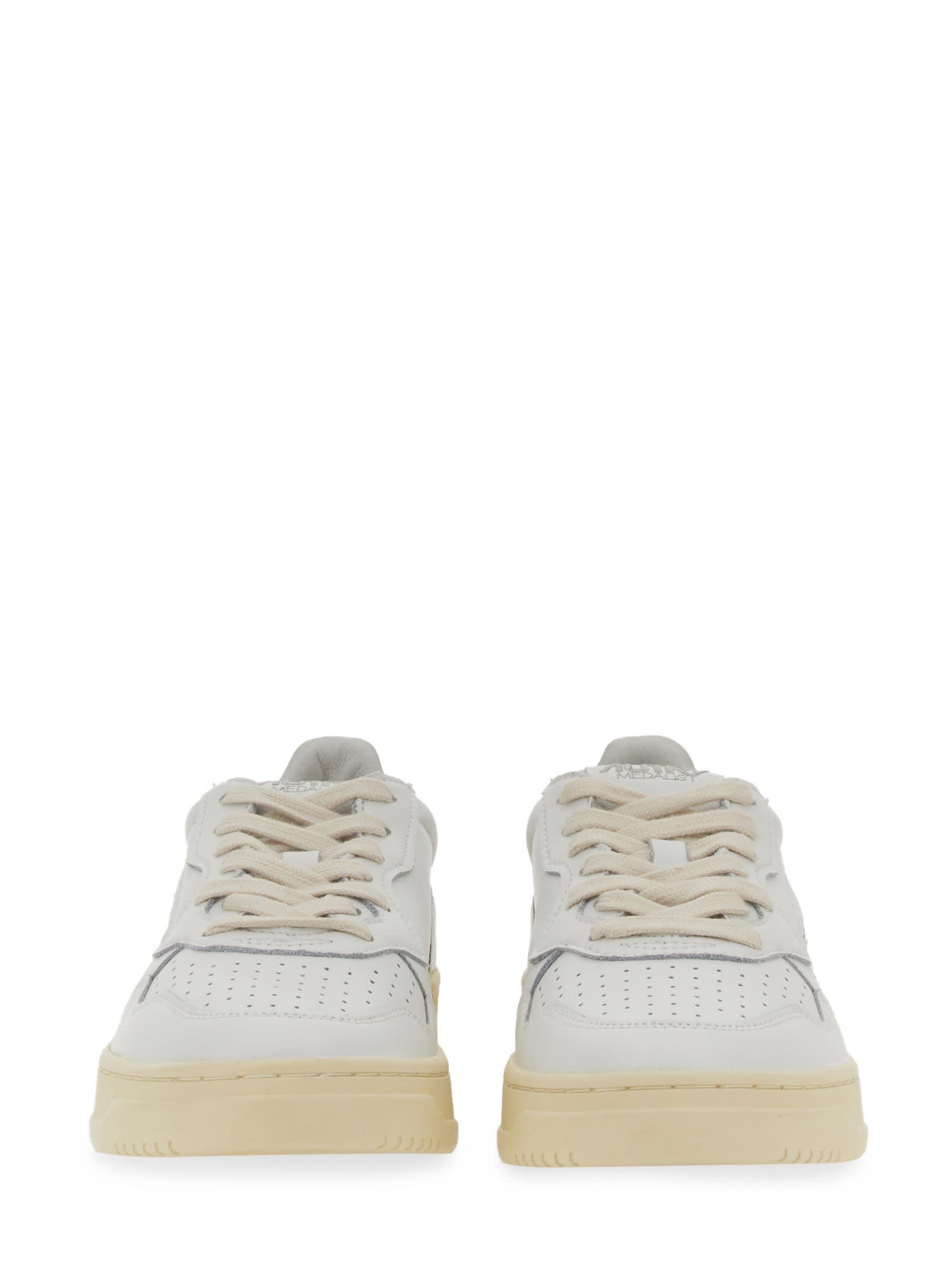 Autry Medalist Low Sneakers In White/green