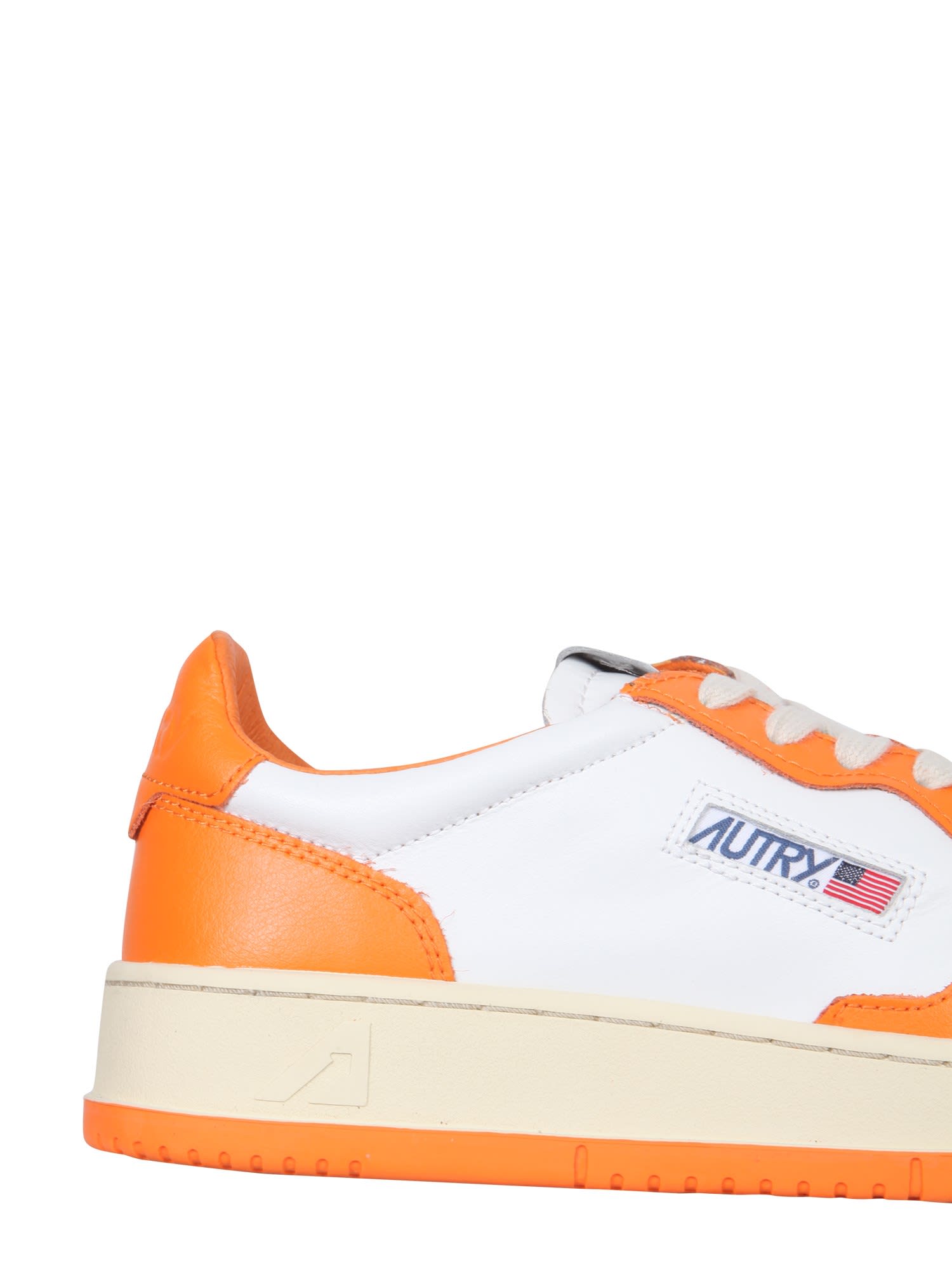 Shop Autry Medalist Low Sneaker In Bianco Arancio