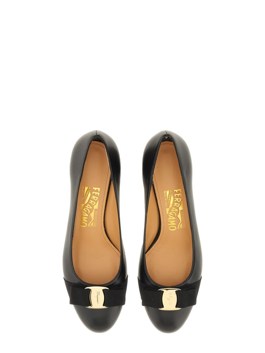 Ferragamo Leather "vara" Shoe In Black