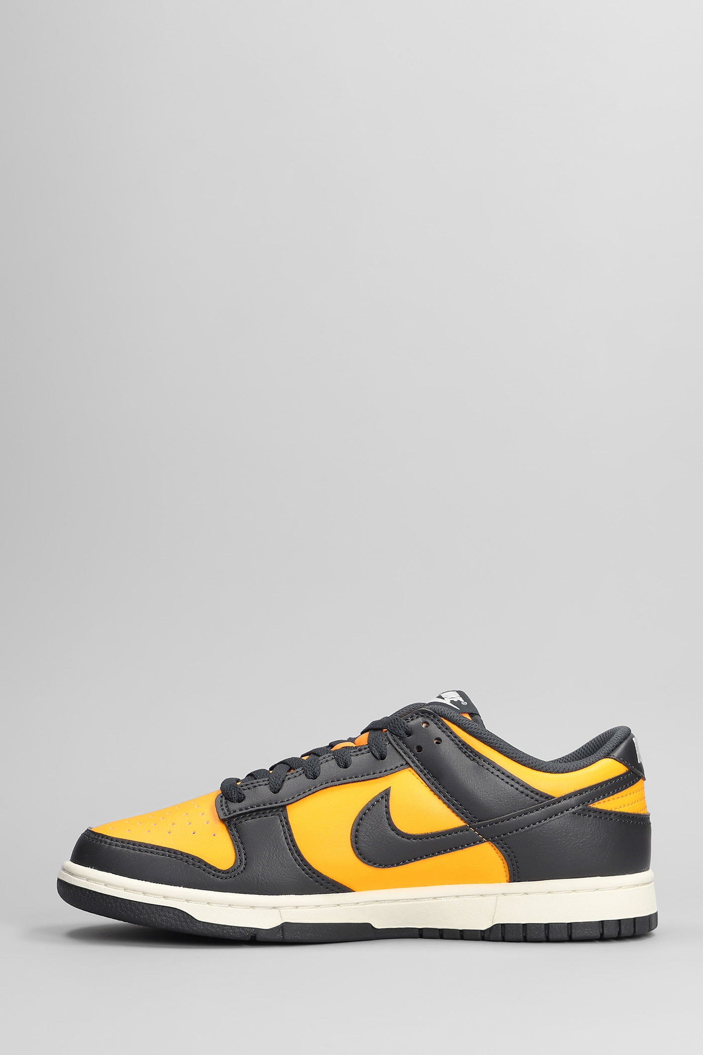 Nike Dunk Low Sneakers In Orange
