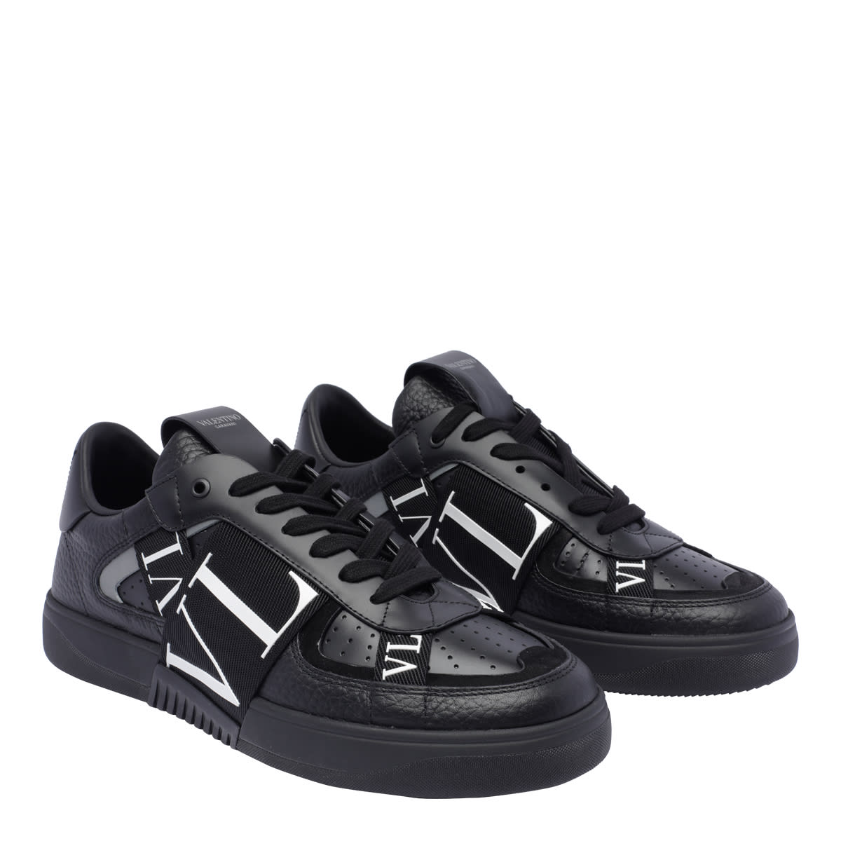 Valentino Panelled Logo-detail Sneakers In Black