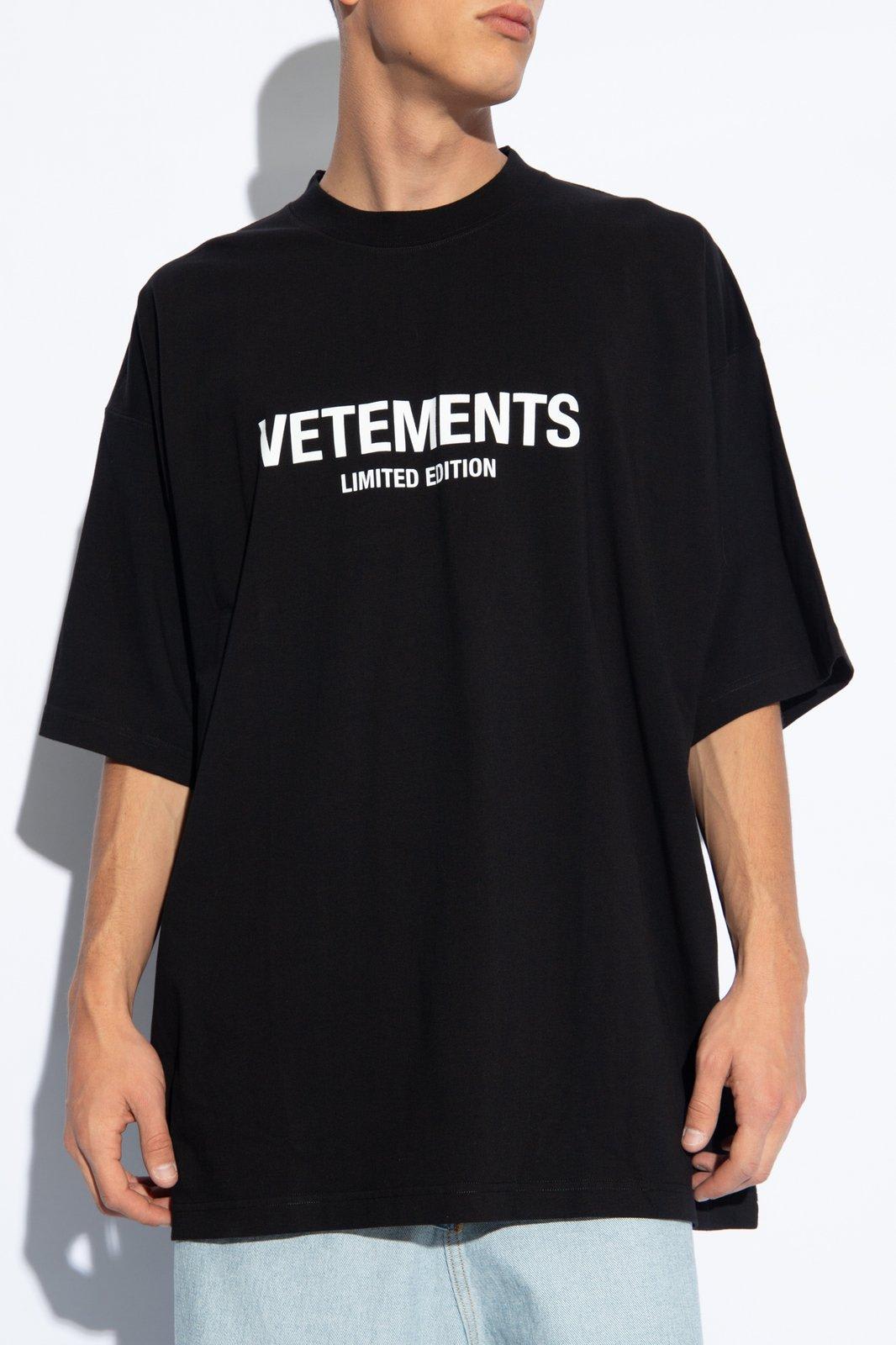 Shop Vetements Logo Printed Crewneck T-shirt In Black