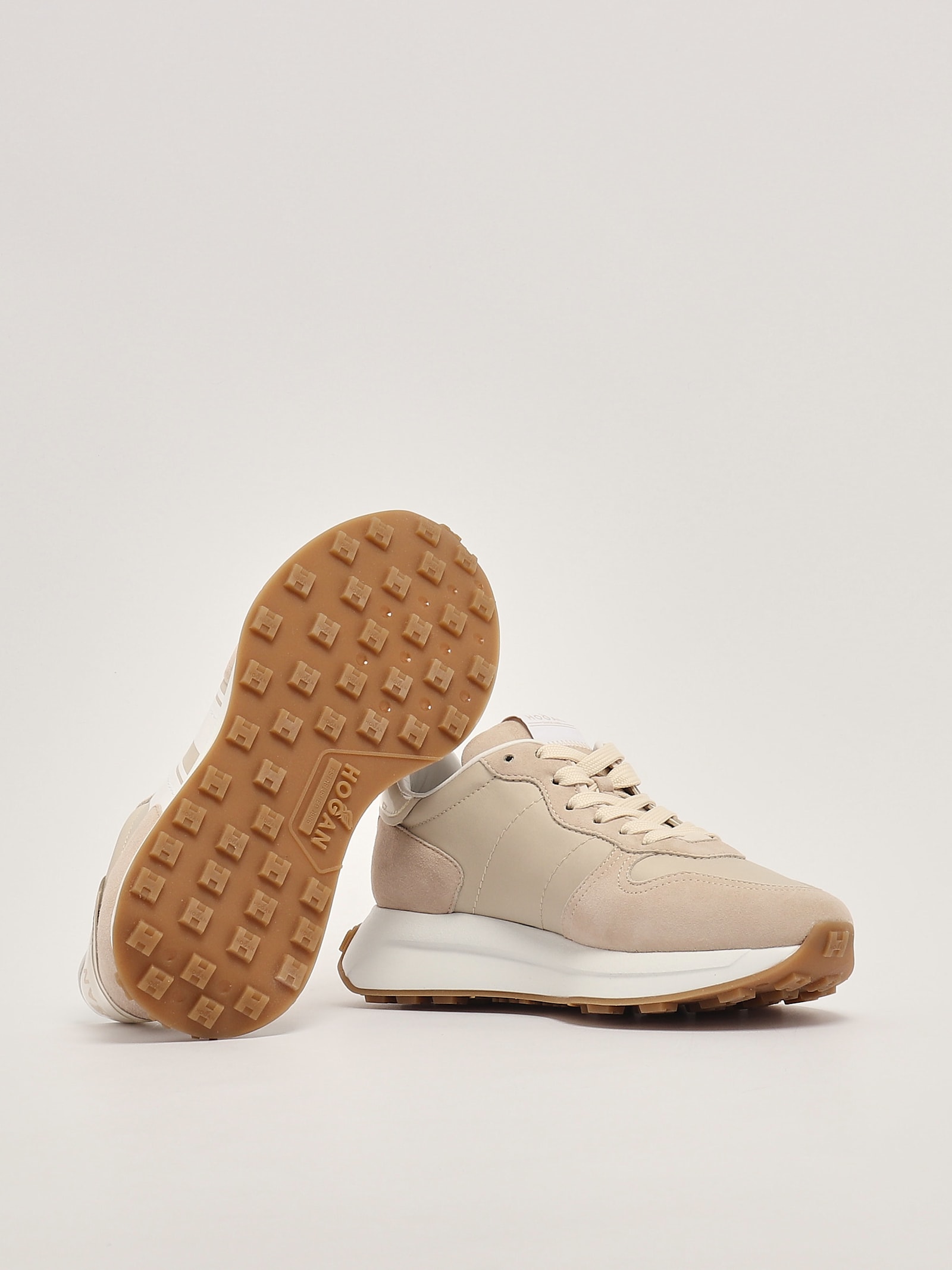 Shop Hogan H 641 Allacciato Sneaker In Beige-bianco