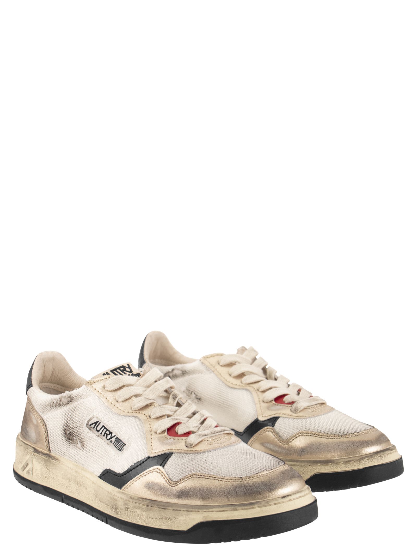Autry Super Vintage Medalist Low Sneakers In White/gold