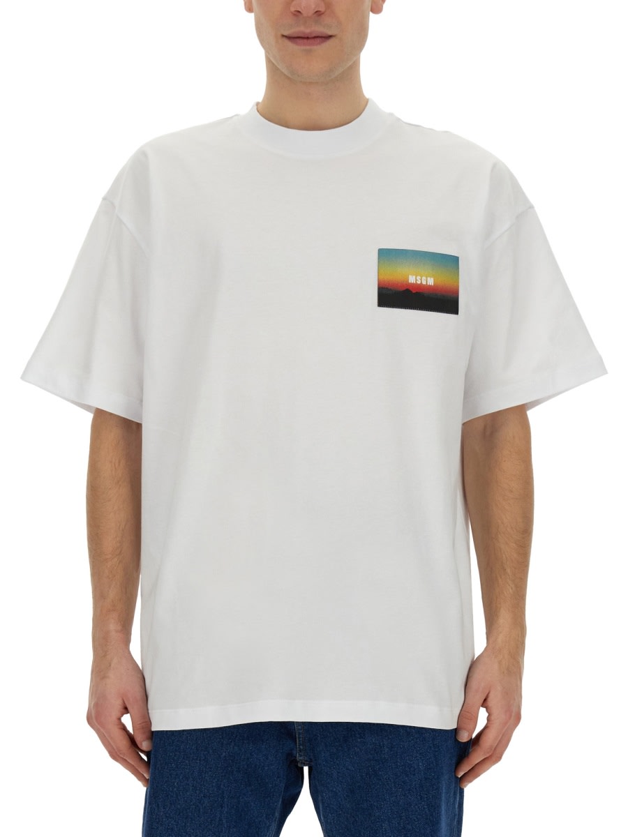 T-shirt With sunset Patch Application
