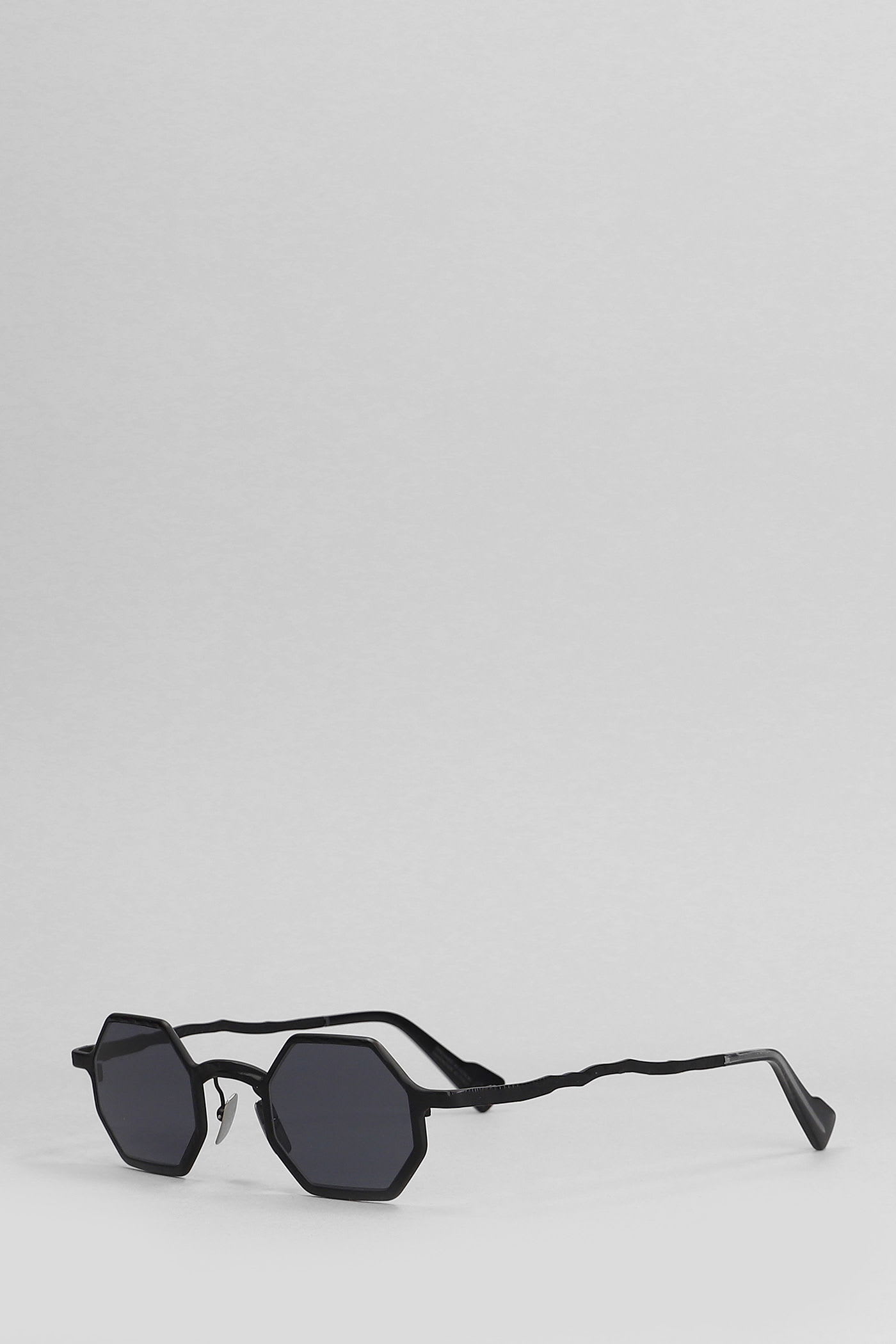 Kuboraum Z19 Sunglasses In Black Metal Alloy In Black