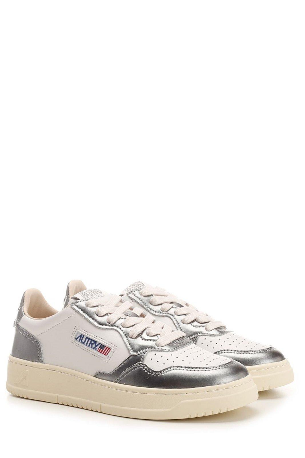 Shop Autry Medalist Bicolor Low-top Sneakers In Leat Wht Steel