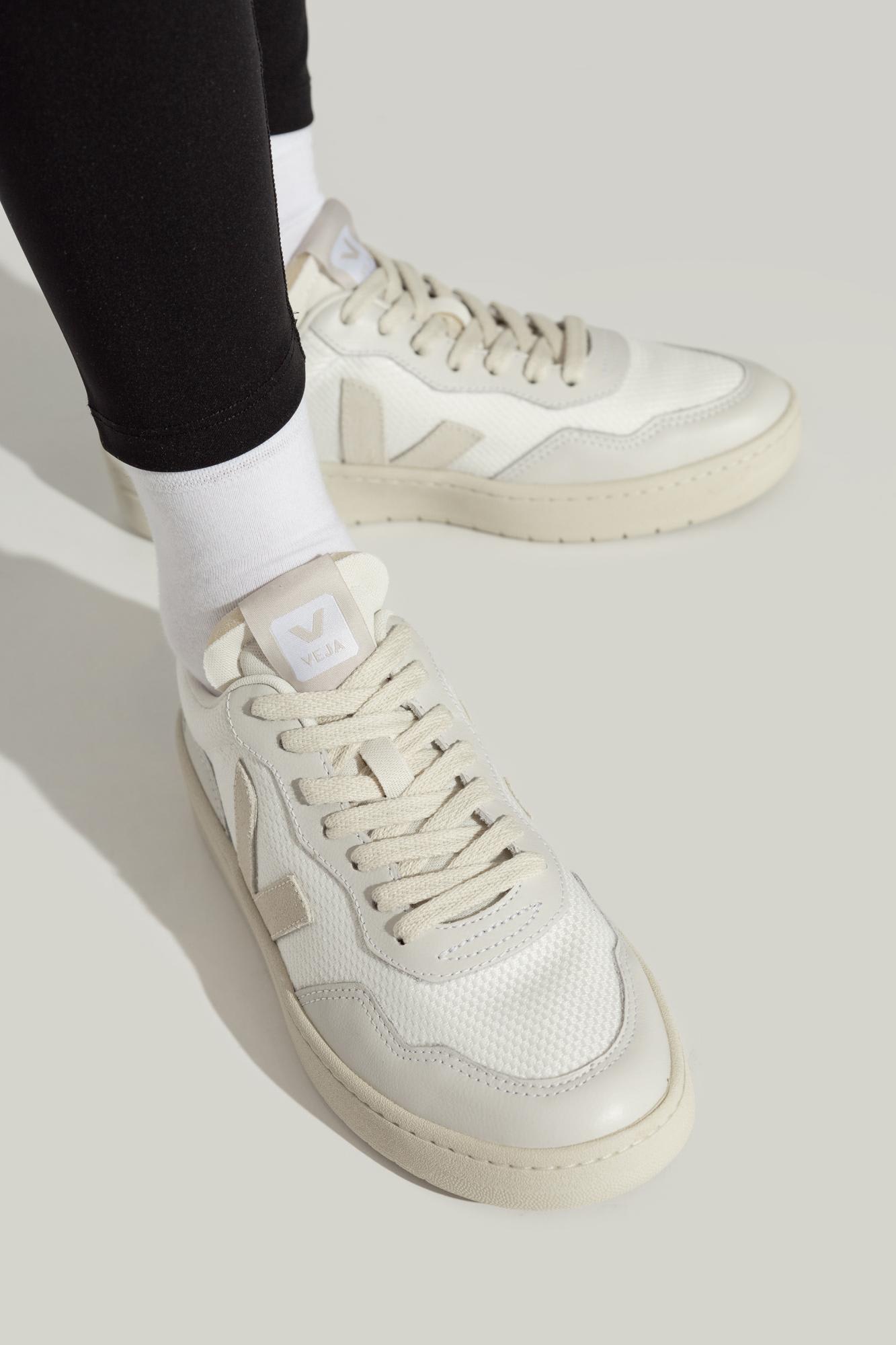 Veja Sneakers V-90 B-mesh In White