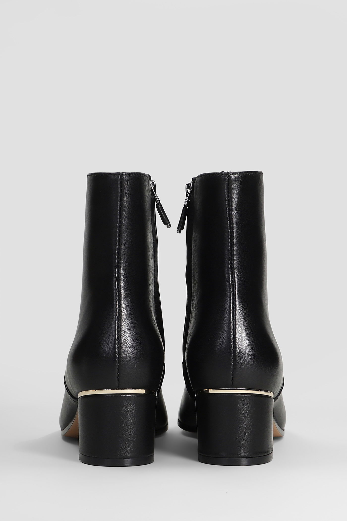 Lola Cruz Low Heels Ankle Boots In Black Leather In Black