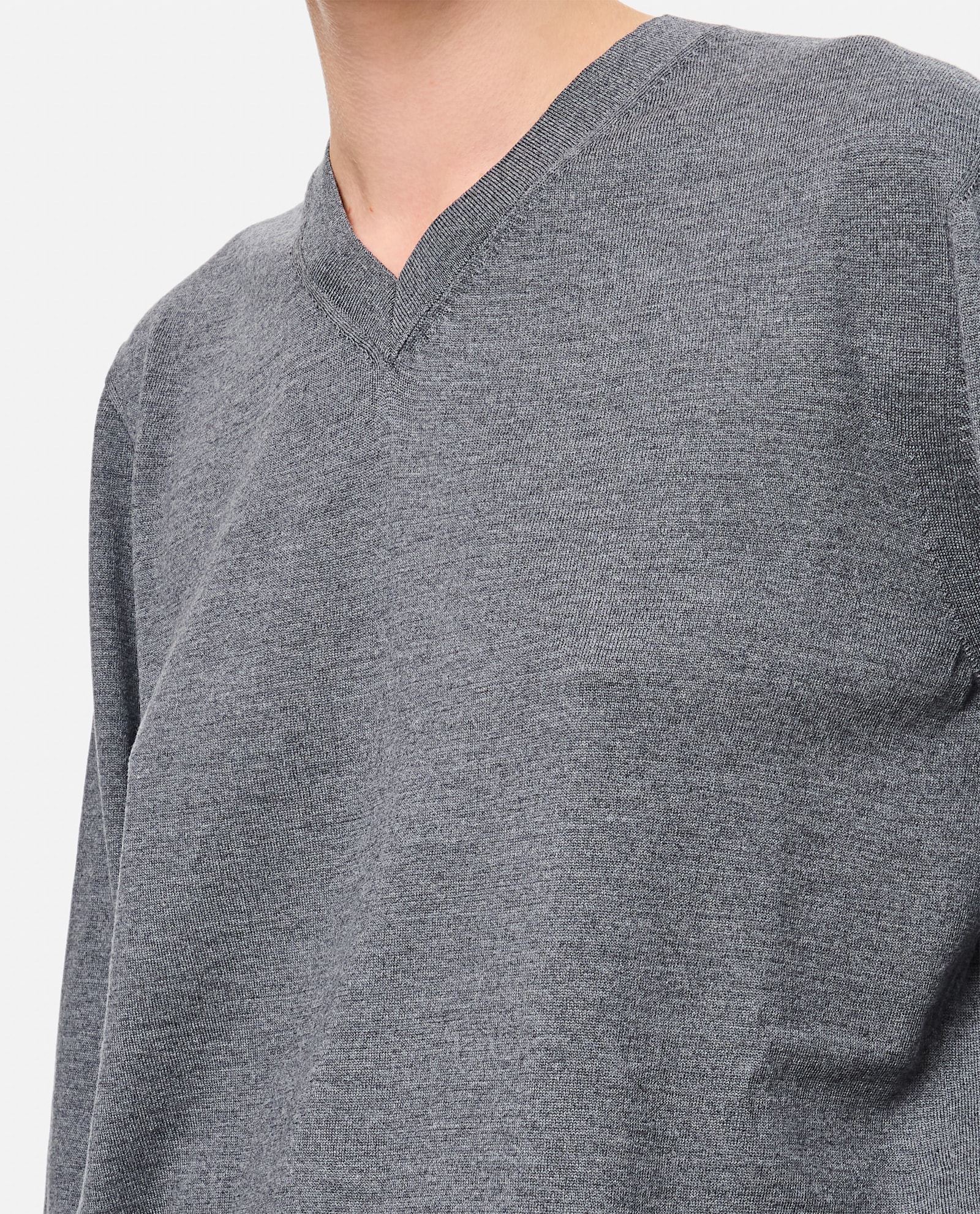 Khaite Elegant Wool Knit Top In Grey