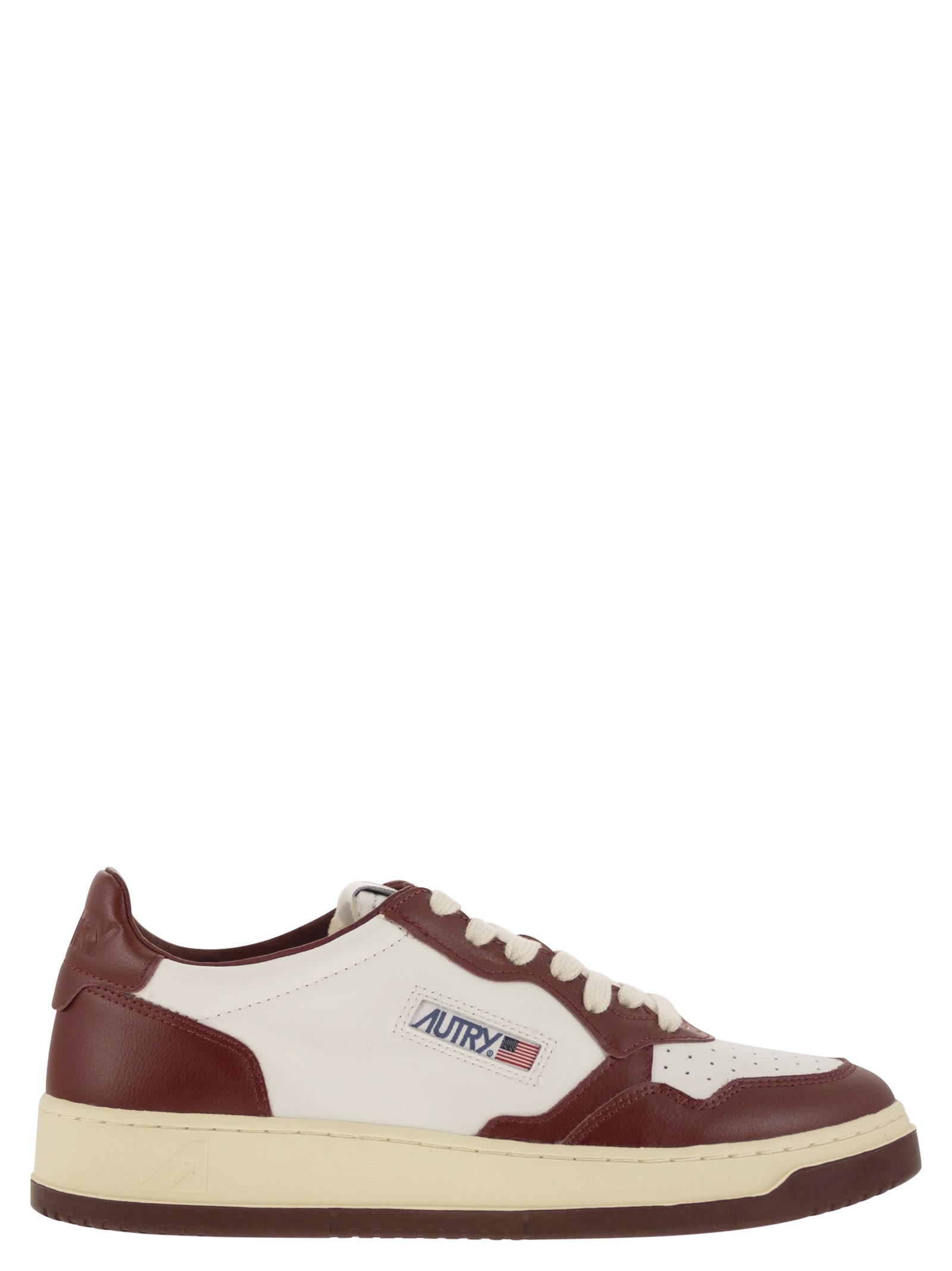 Shop Autry Medalist Low - Sneaker Bicolore In White/black