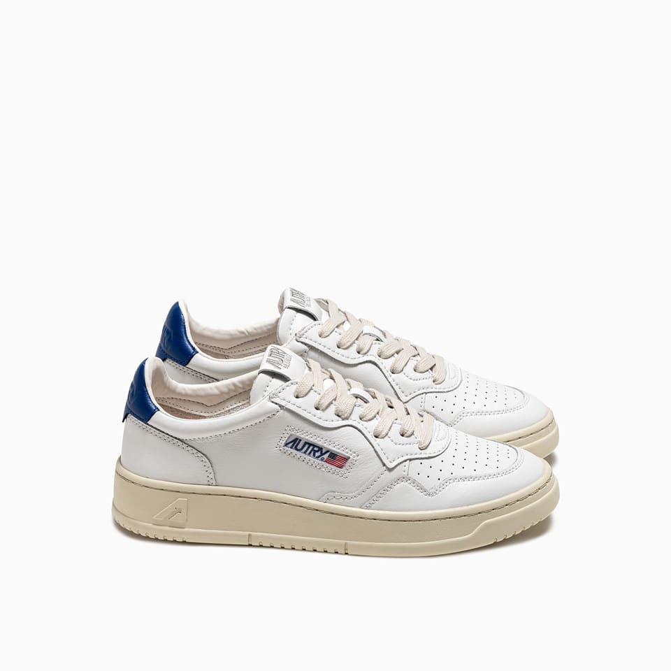 Shop Autry Low Aulum Ll12 Sneakers In White