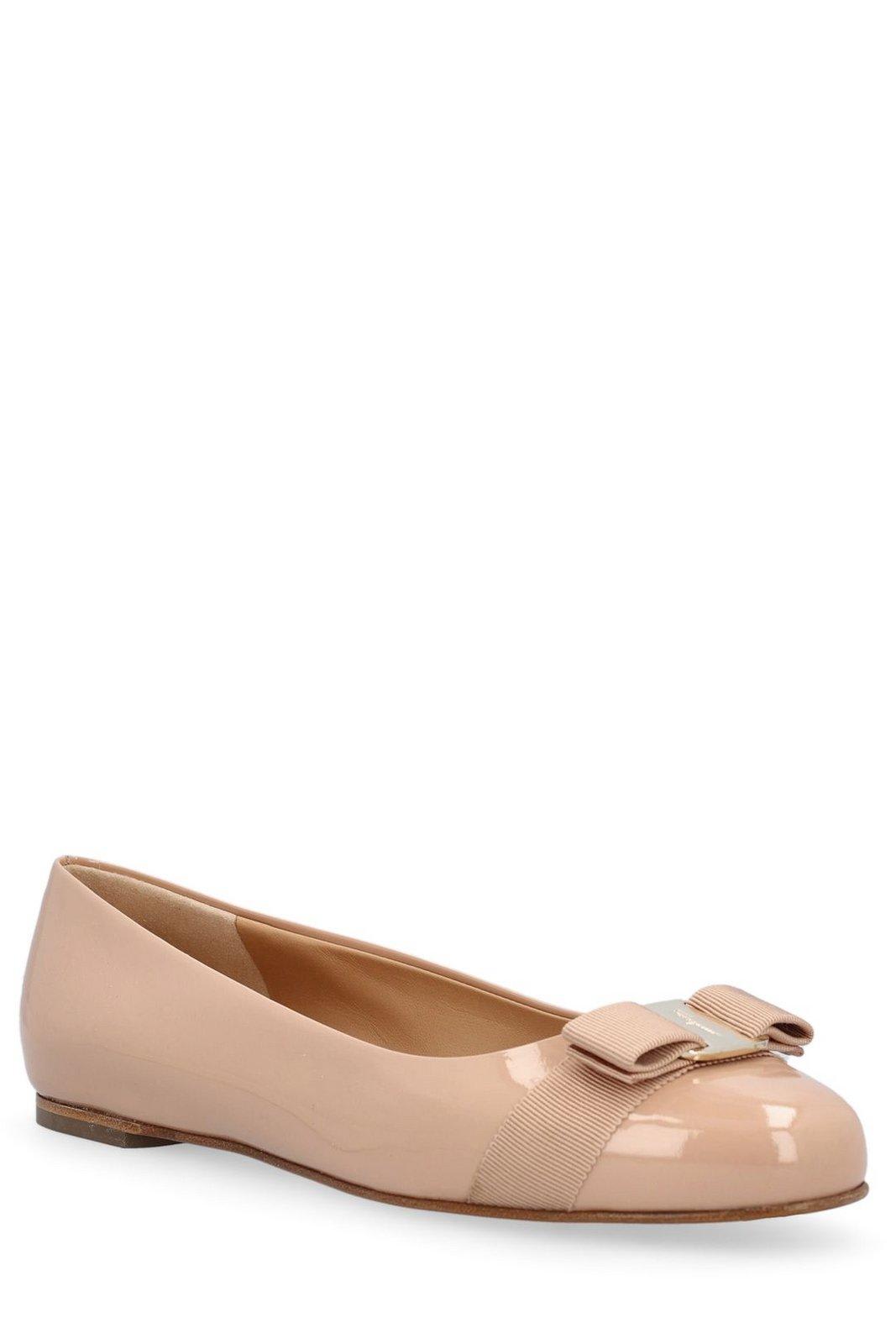 Shop Ferragamo Bow Detailed Ballerina Shoes In Powder