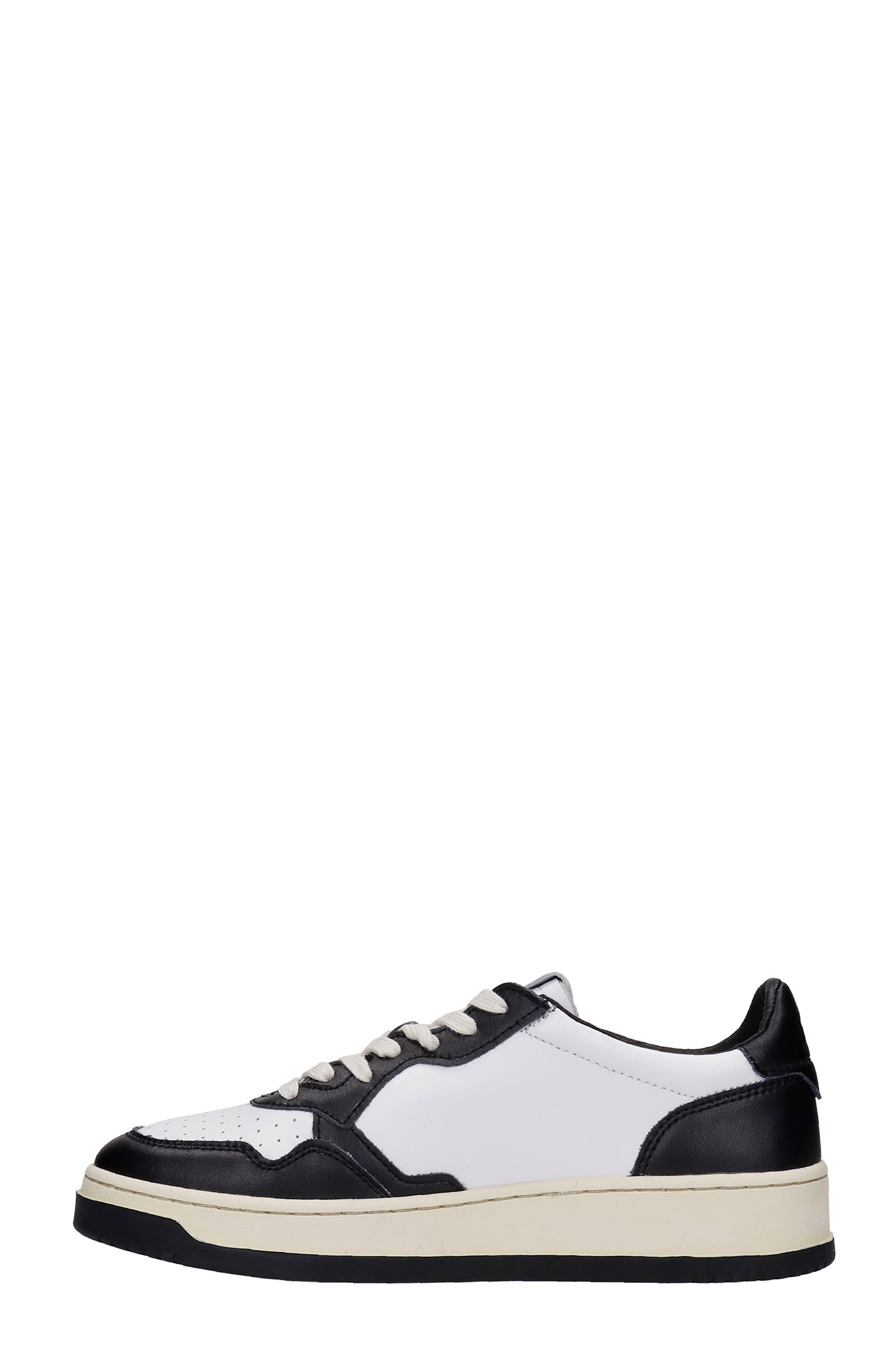 Shop Autry 01 Sneakers In White Leather In White/black