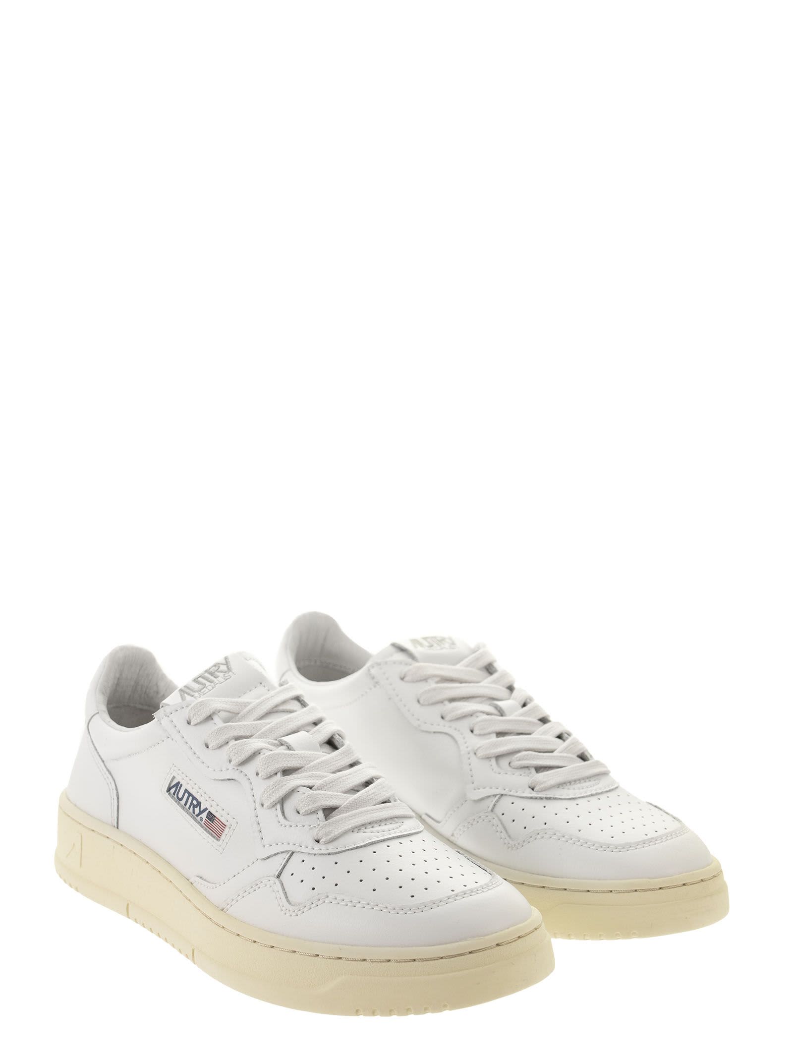Autry Medalist Low White Sneakers With Suede Inserts And Tonal Heel Tab In Leather Man In Bianco