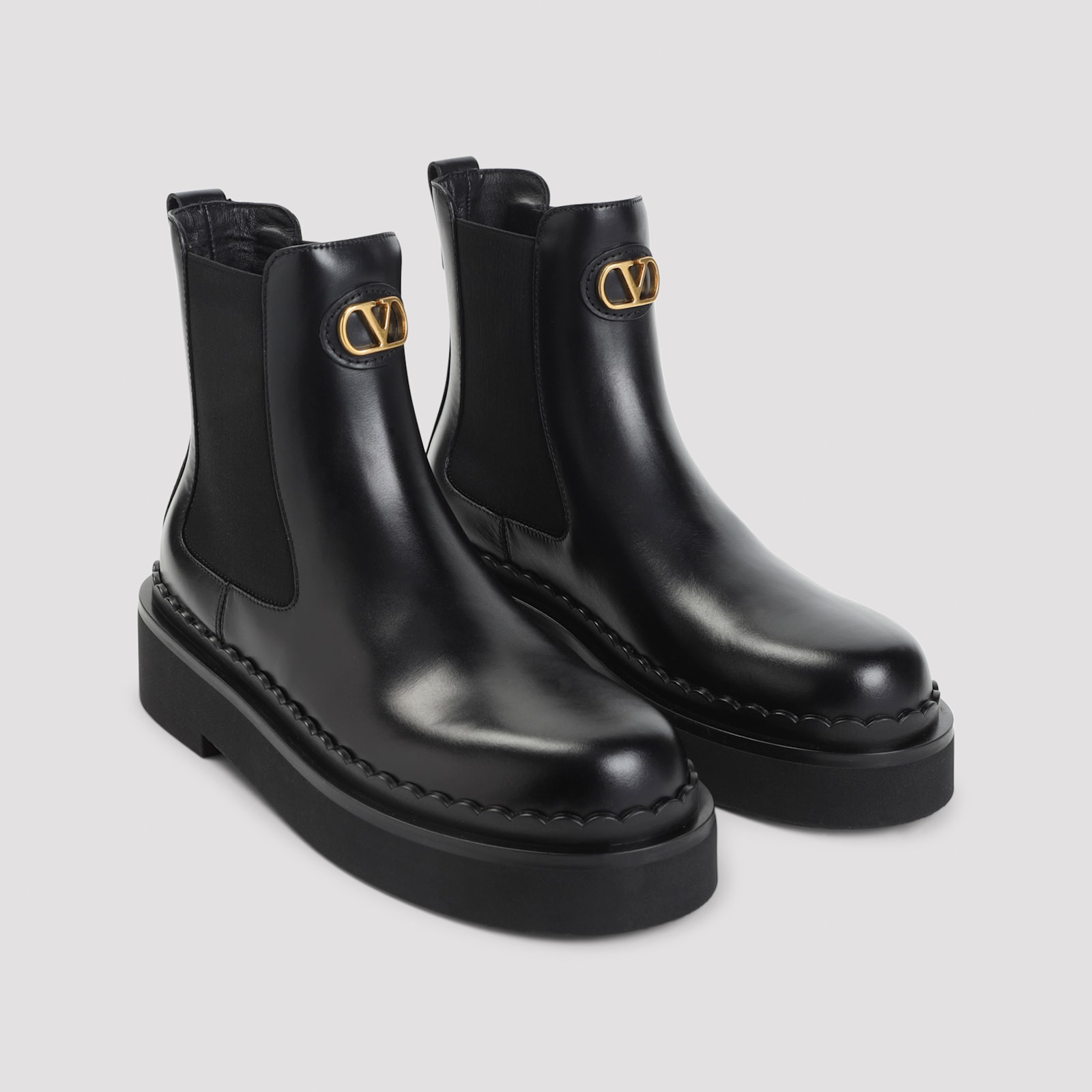Valentino Garavani Beatle Vlogo Signature T 30 Ankle Boots In Black