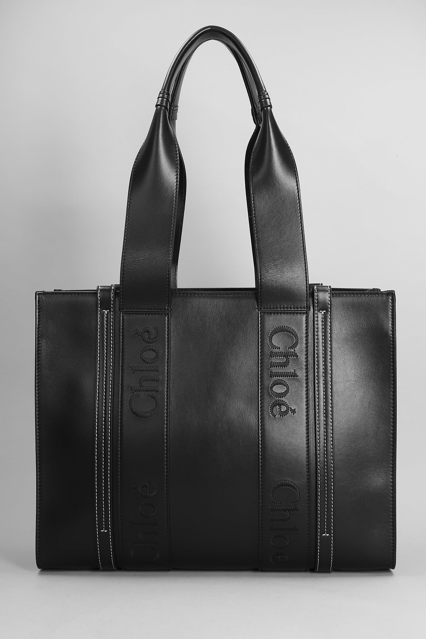 Shop Chloé Woody Tote In Black Leather