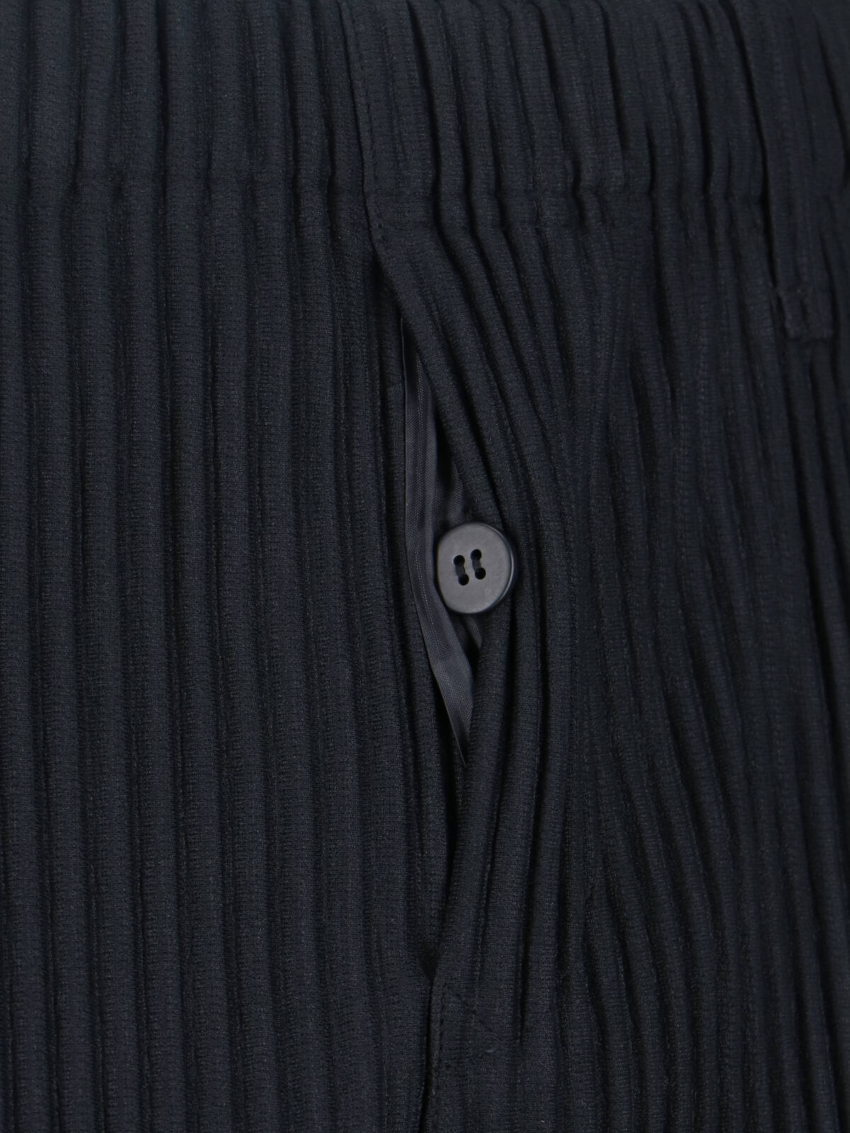 Issey Miyake Pleated Tapered Fit Casual Pants With Elastic Waistband In Black