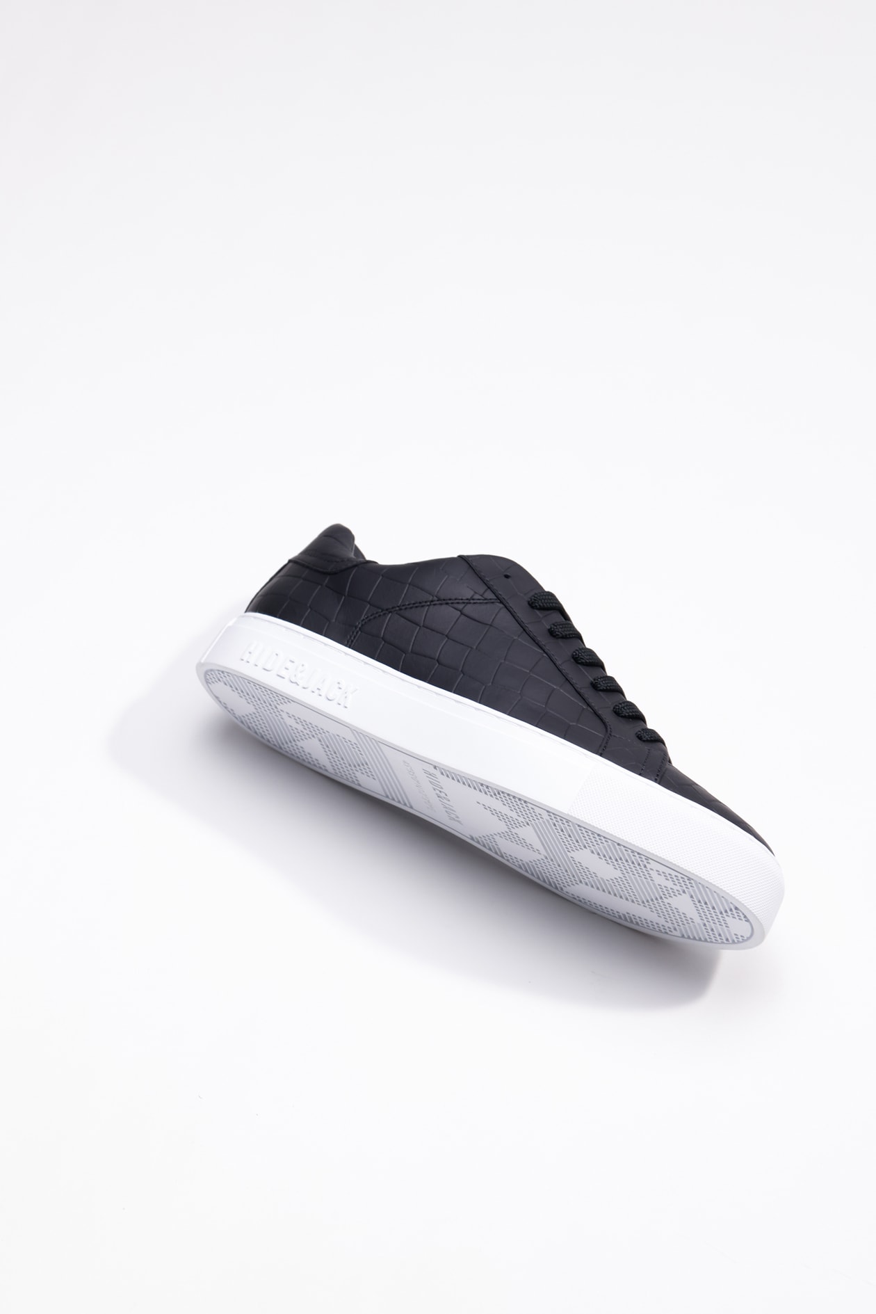 Shop Hide&amp;jack Low Top Sneaker - Essence Black White