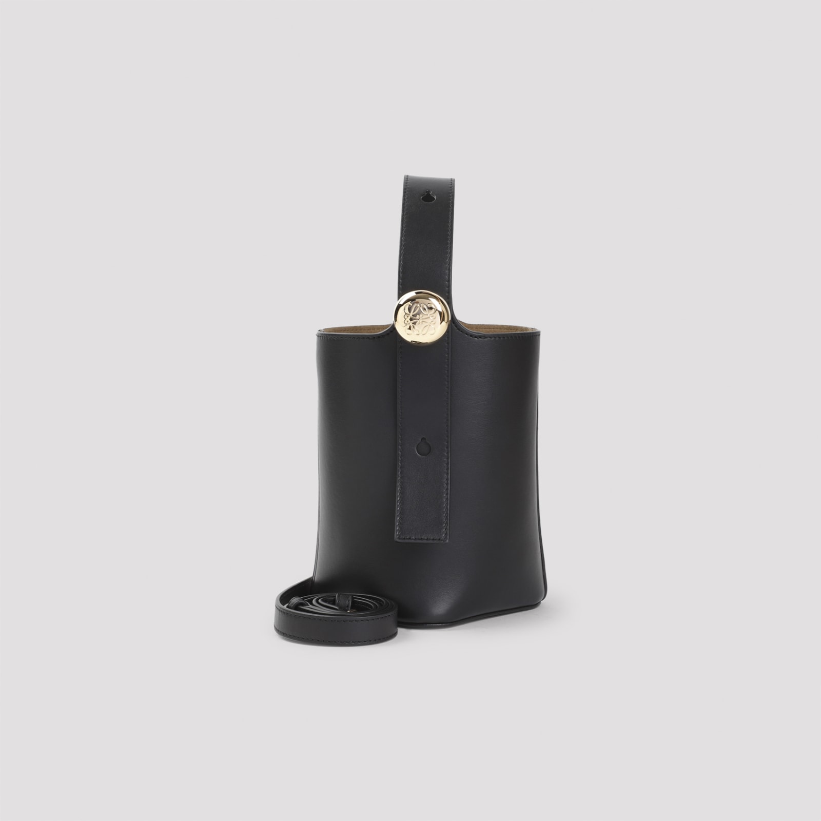 Loewe Pebble Mini Bucket Bag In Black