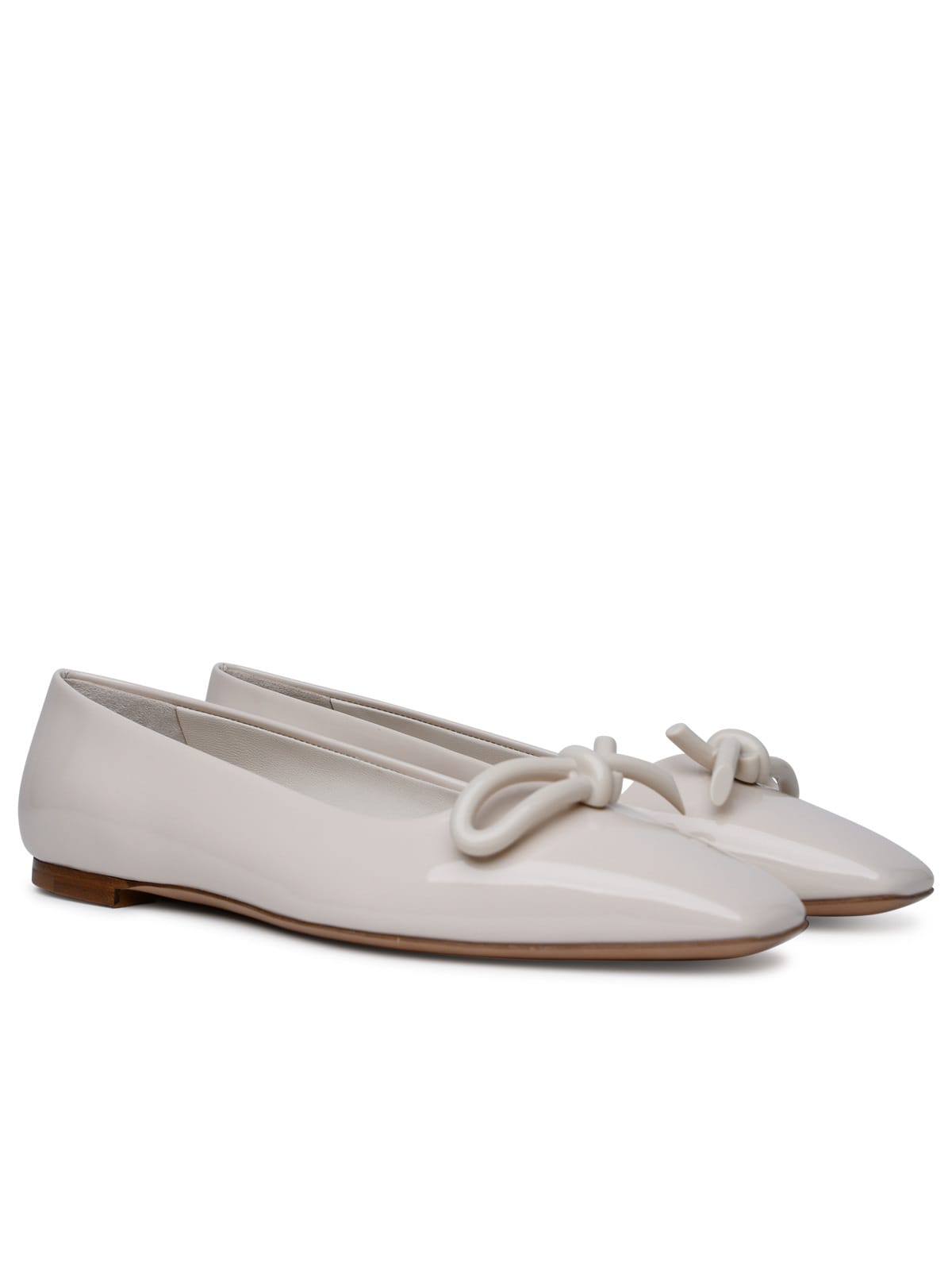 Shop Ferragamo Annie Ballet Flats In Mascarpone Calf Leather In Cream