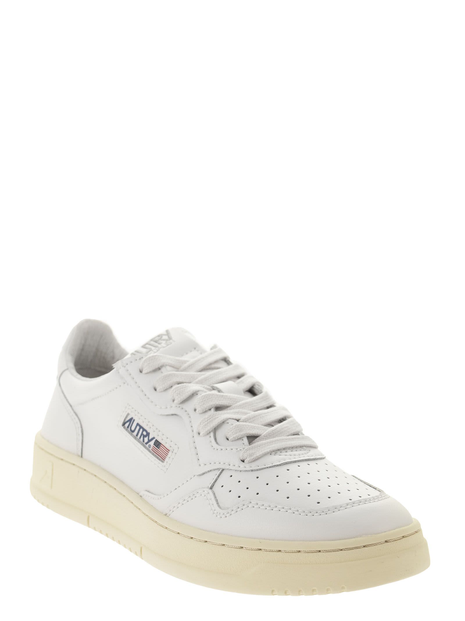 Autry Medalist Low White Sneakers With Suede Inserts And Tonal Heel Tab In Leather Man In Bianco