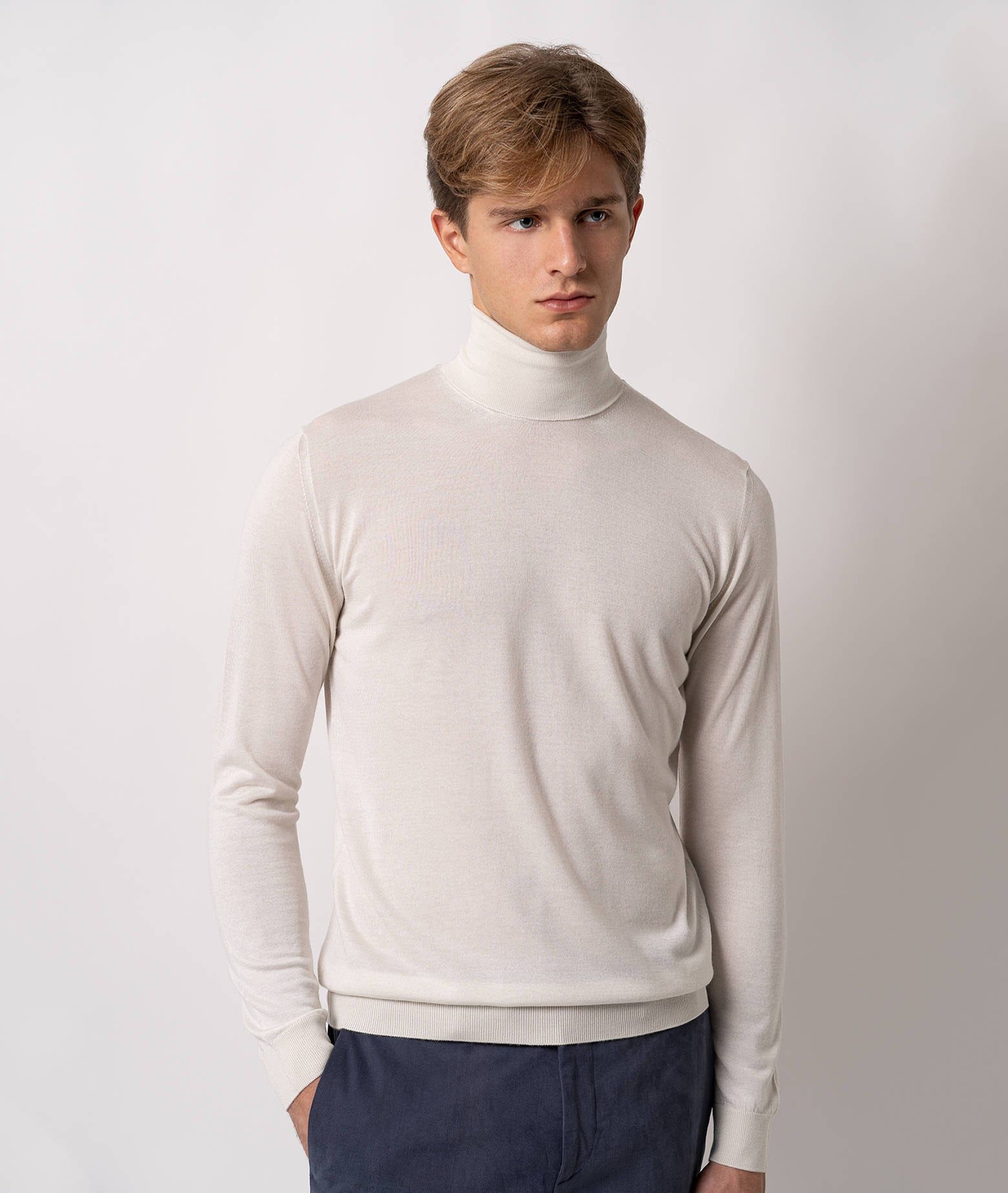Larusmiani Turtleneck Sweater Pullman Sweater In White