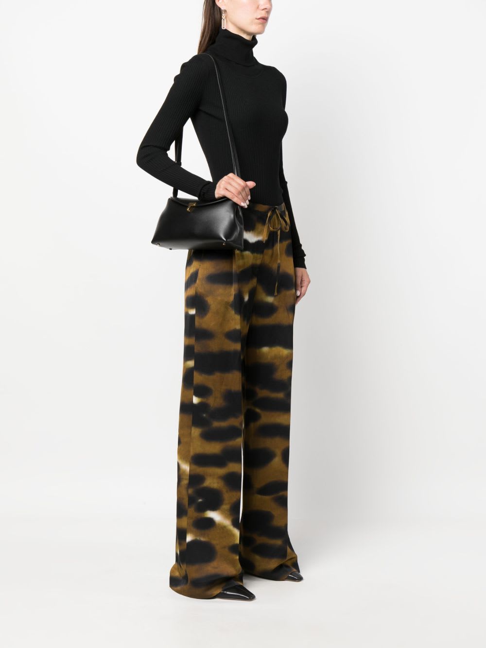 Totême Toteme Women T-lock Leather Shoulder Bag In Black