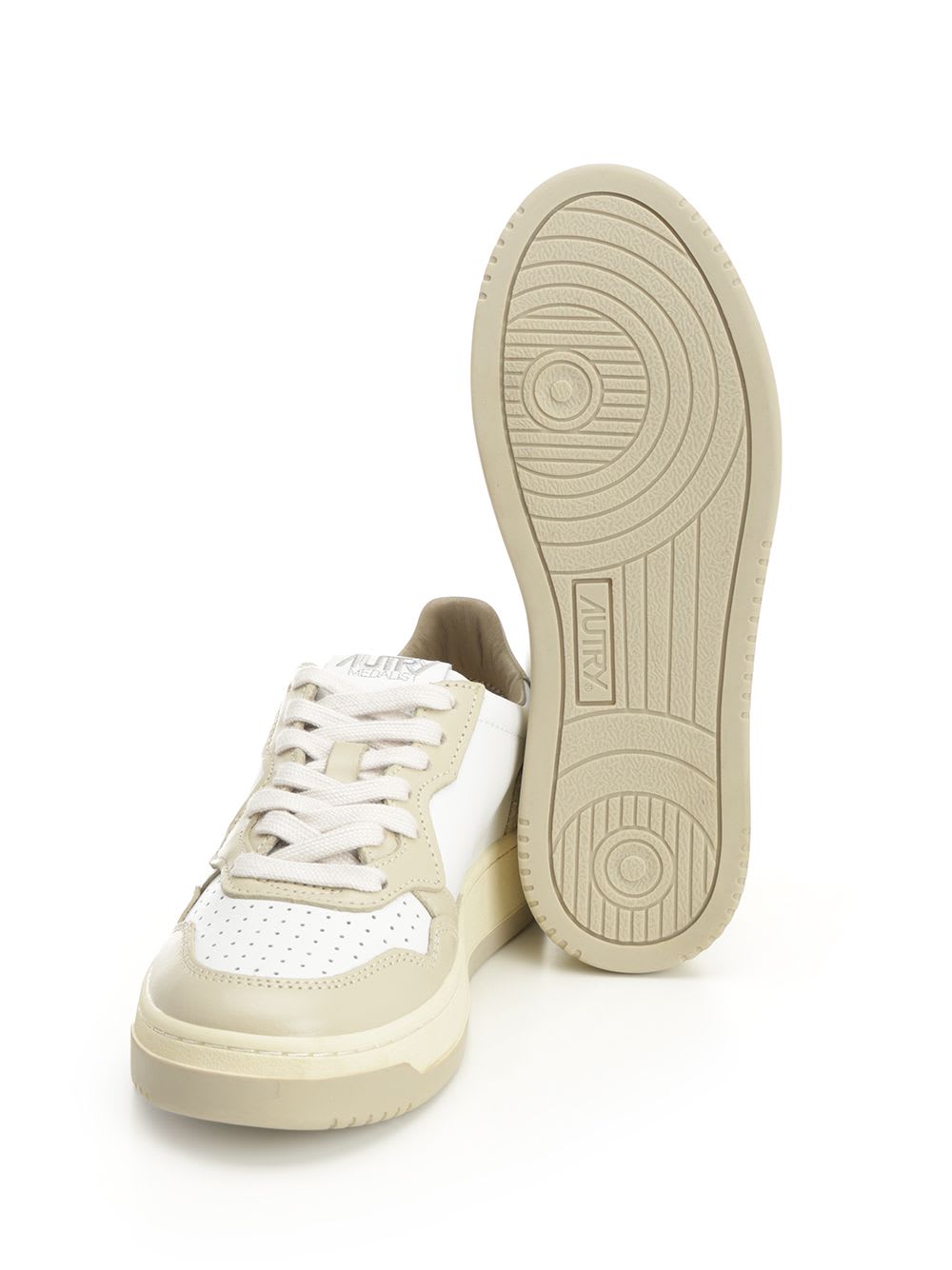 Autry Medalist Low-top Sneakers In Neutral