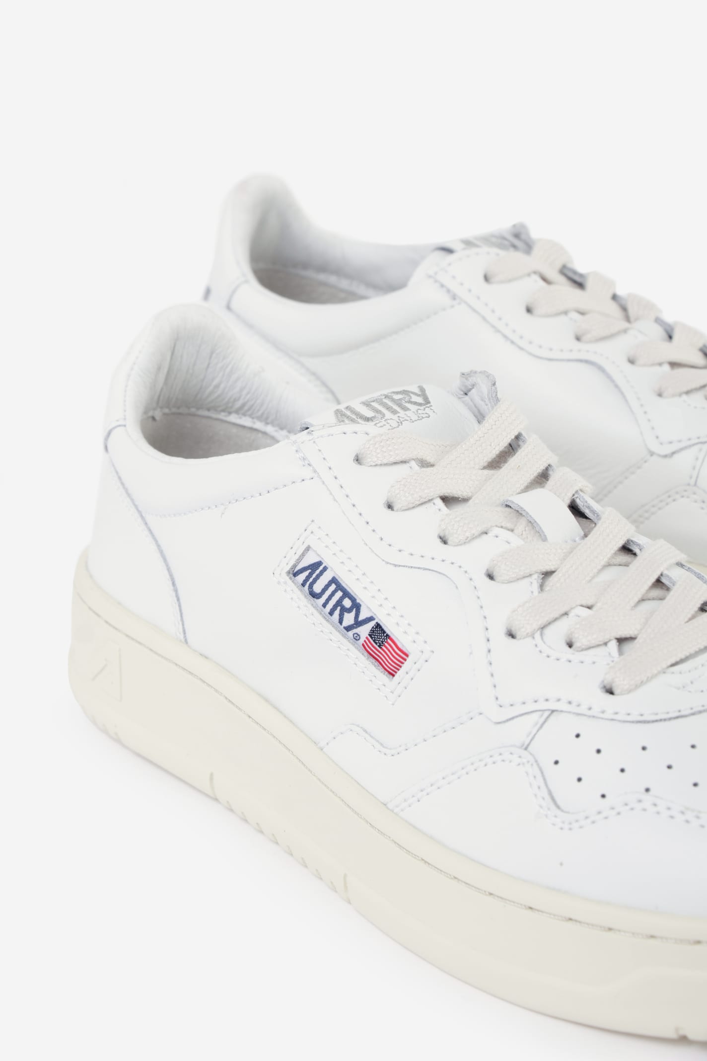 Shop Autry 01 Low Sneakers In White