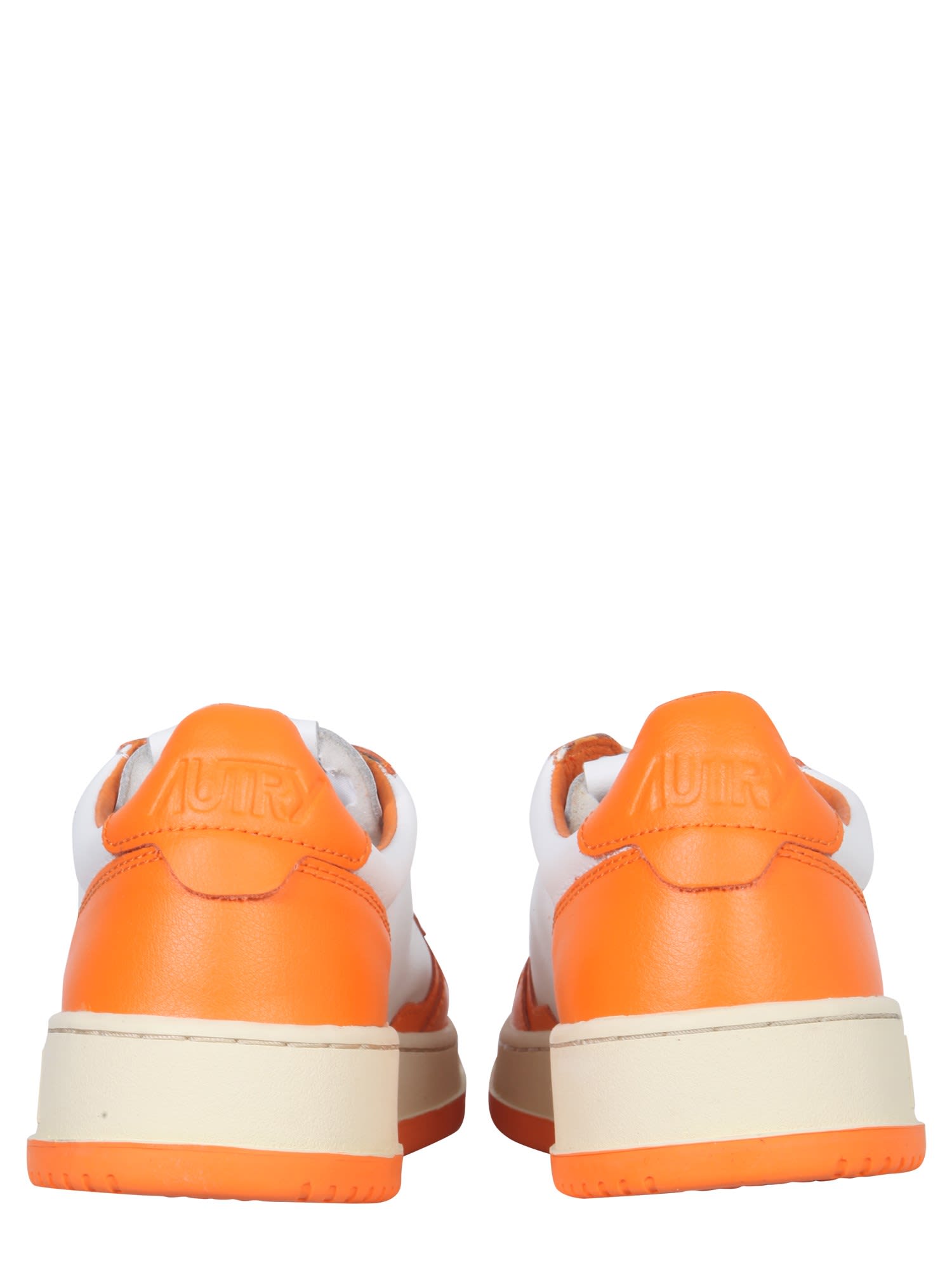 Shop Autry Medalist Low Sneaker In Bianco Arancio