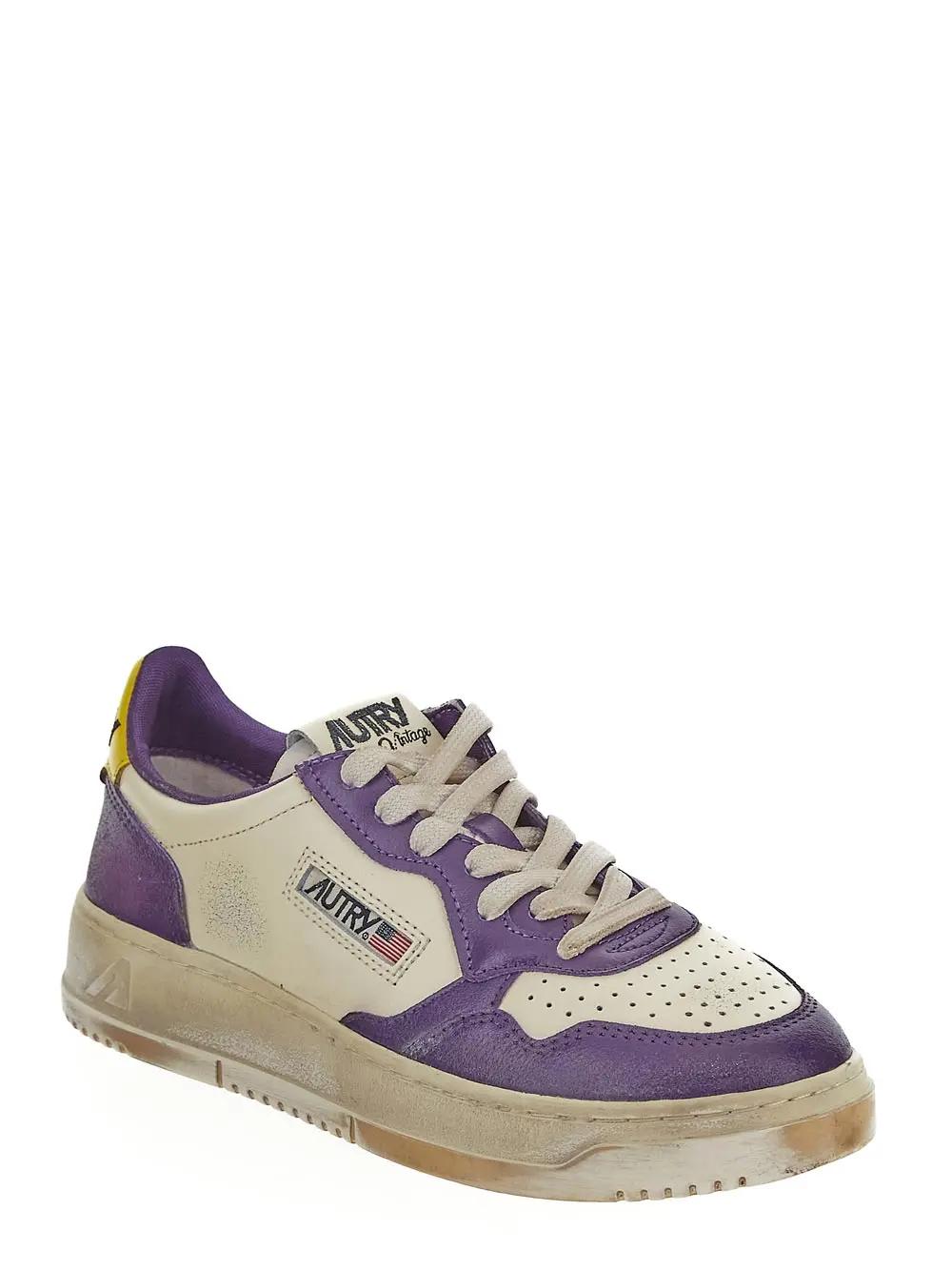 Shop Autry Super Vintage Low Sneakers In Ivory