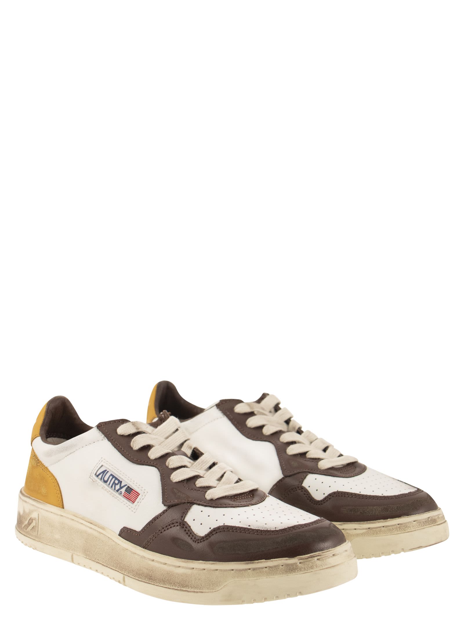 Shop Autry Medalist - Super Vintage Trainers In White/brown/yellow