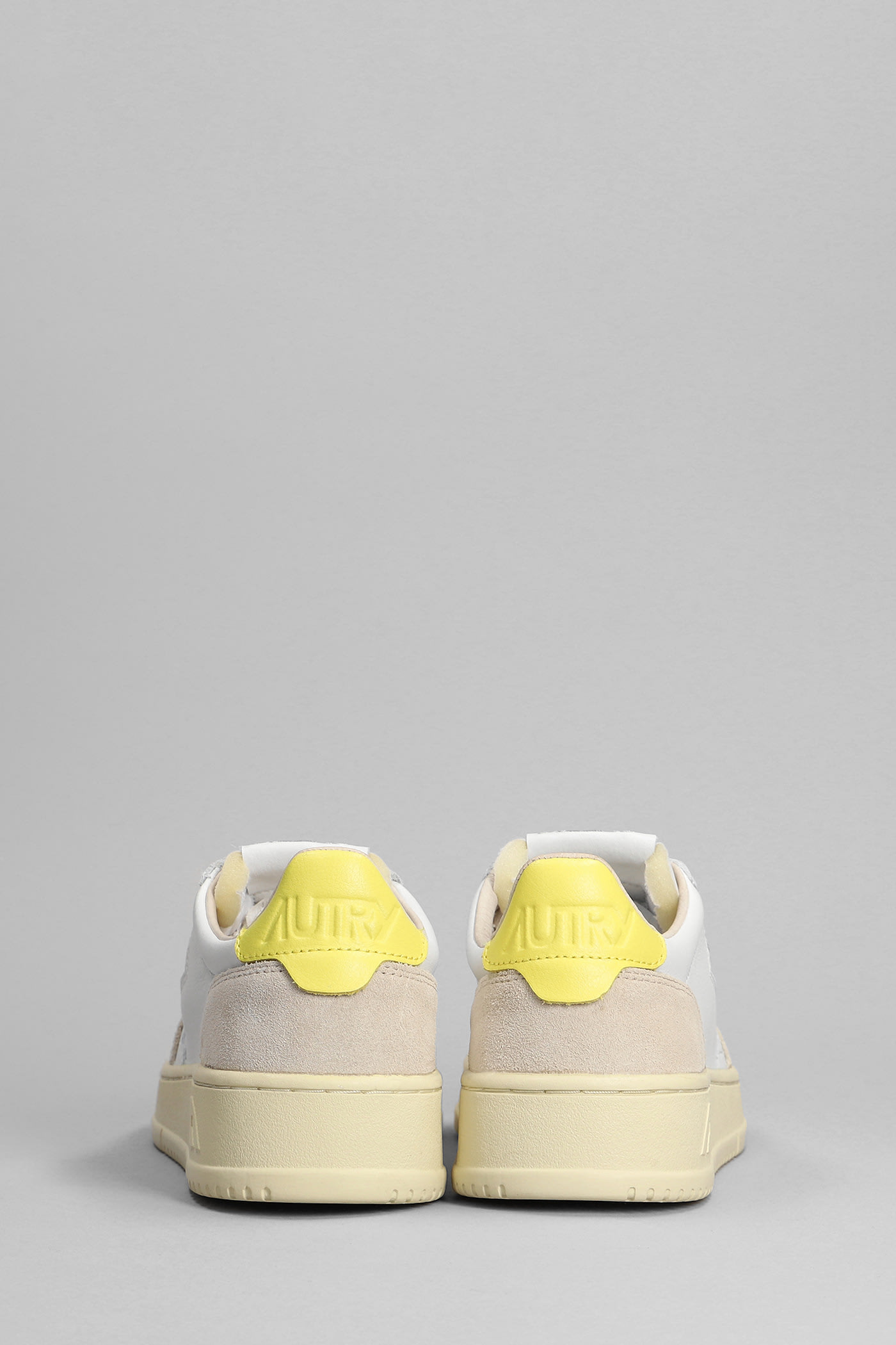 Autry 01 Sneakers In White Suede And Leather In White