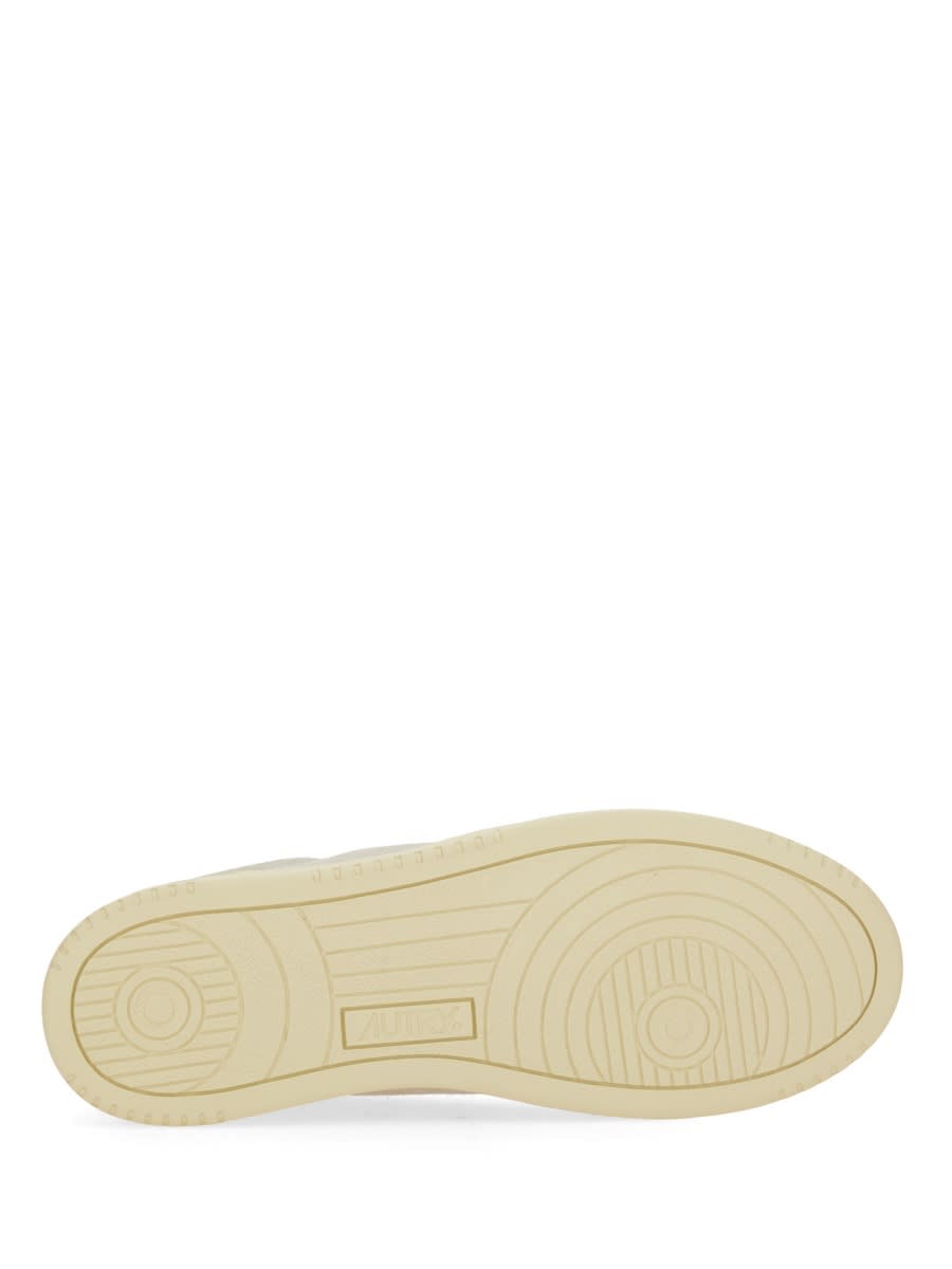 Autry Medalist Perforated Sneakers In White