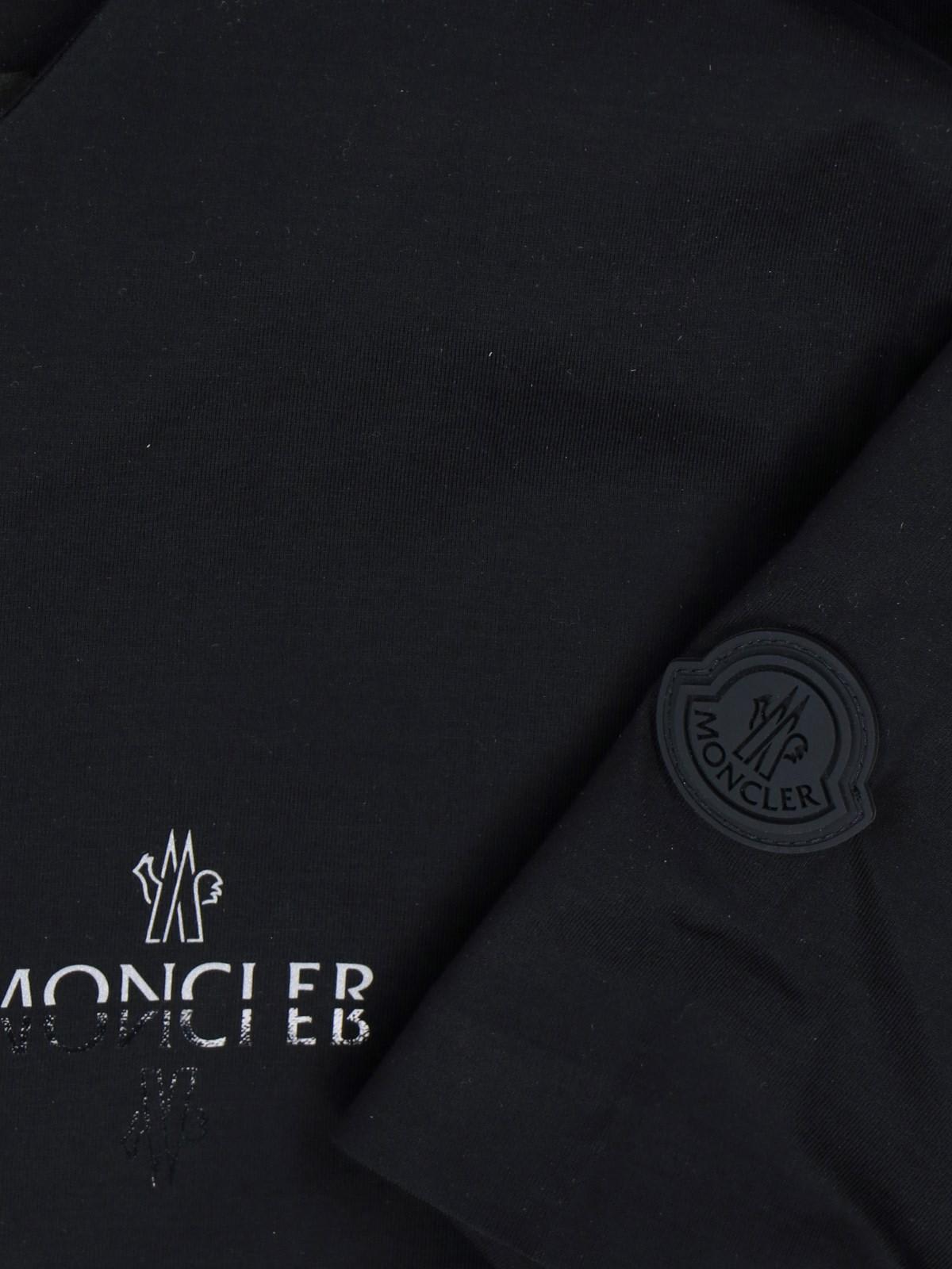 Shop Moncler Logo T-shirt In Black