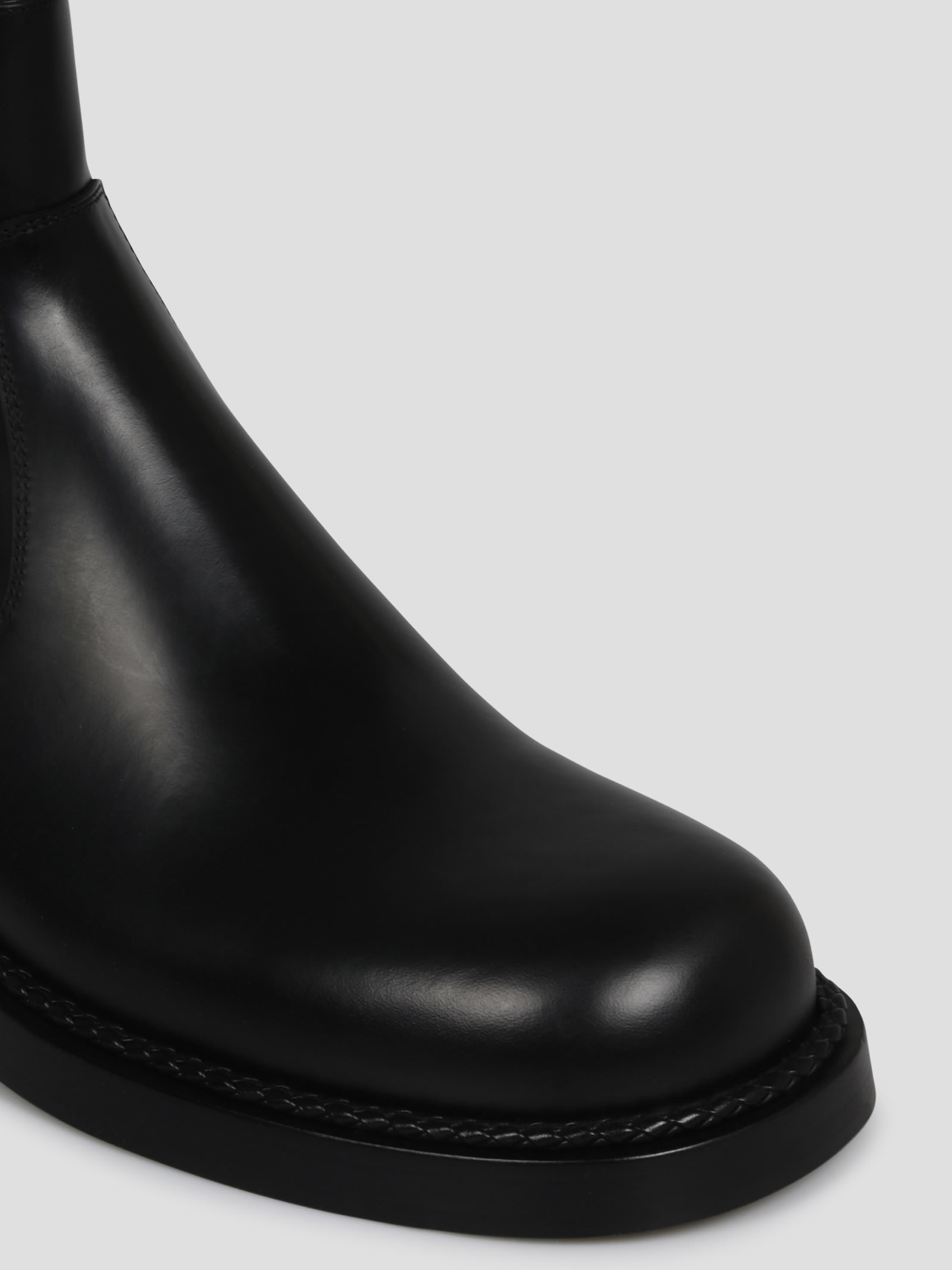 Bottega Veneta Ben Leather Ankle Boots In Black