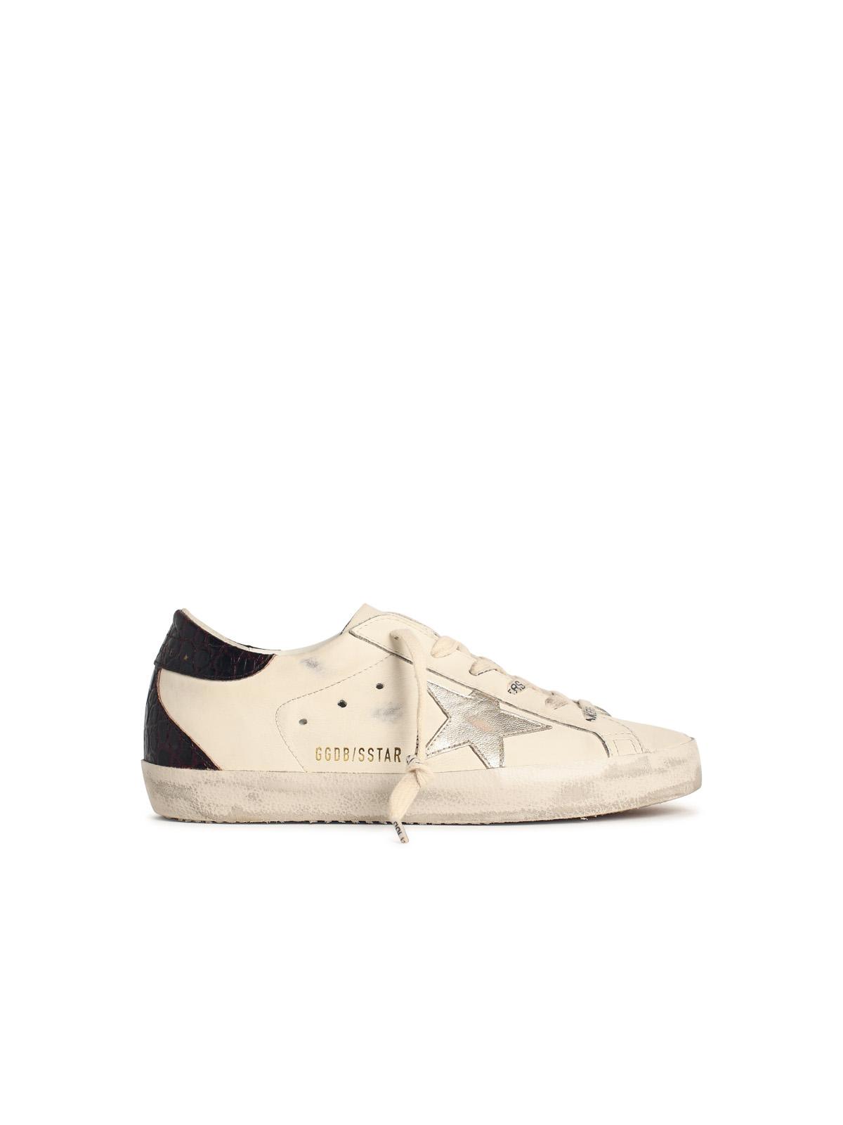 Golden Goose Women 'super-star' White Low Top Sneakers With Embossed Logo And Contrasting Heel In Le In Burgundy