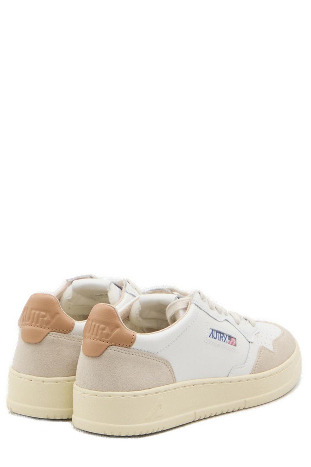 Autry Medalist Low-top Sneakers In White/neutrals