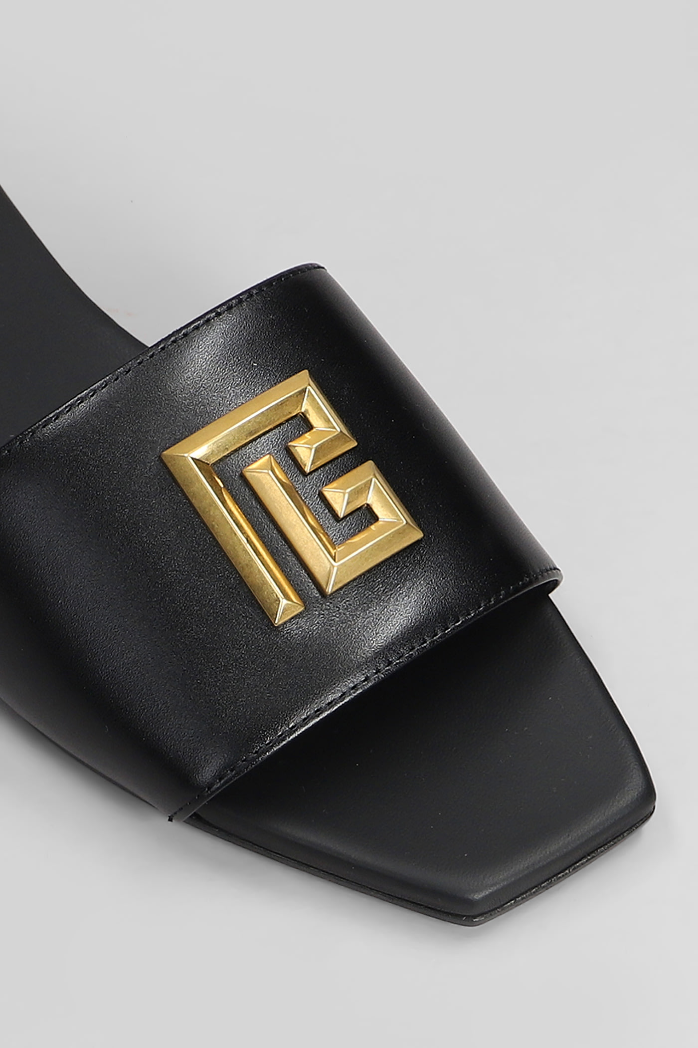 Balmain Dafne Logo-plaque Leather Slides In Black