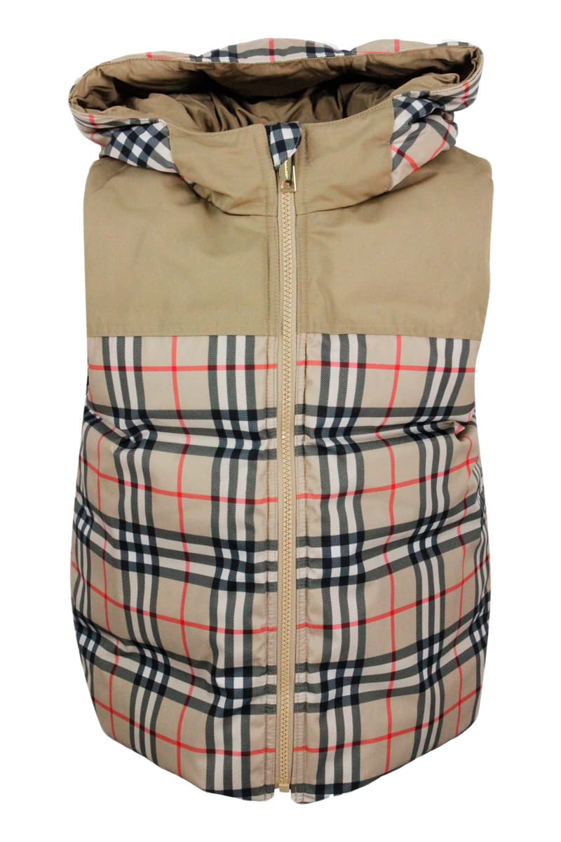 Burberry Padded Sleeveless Gilet With Hood And Zip Closure