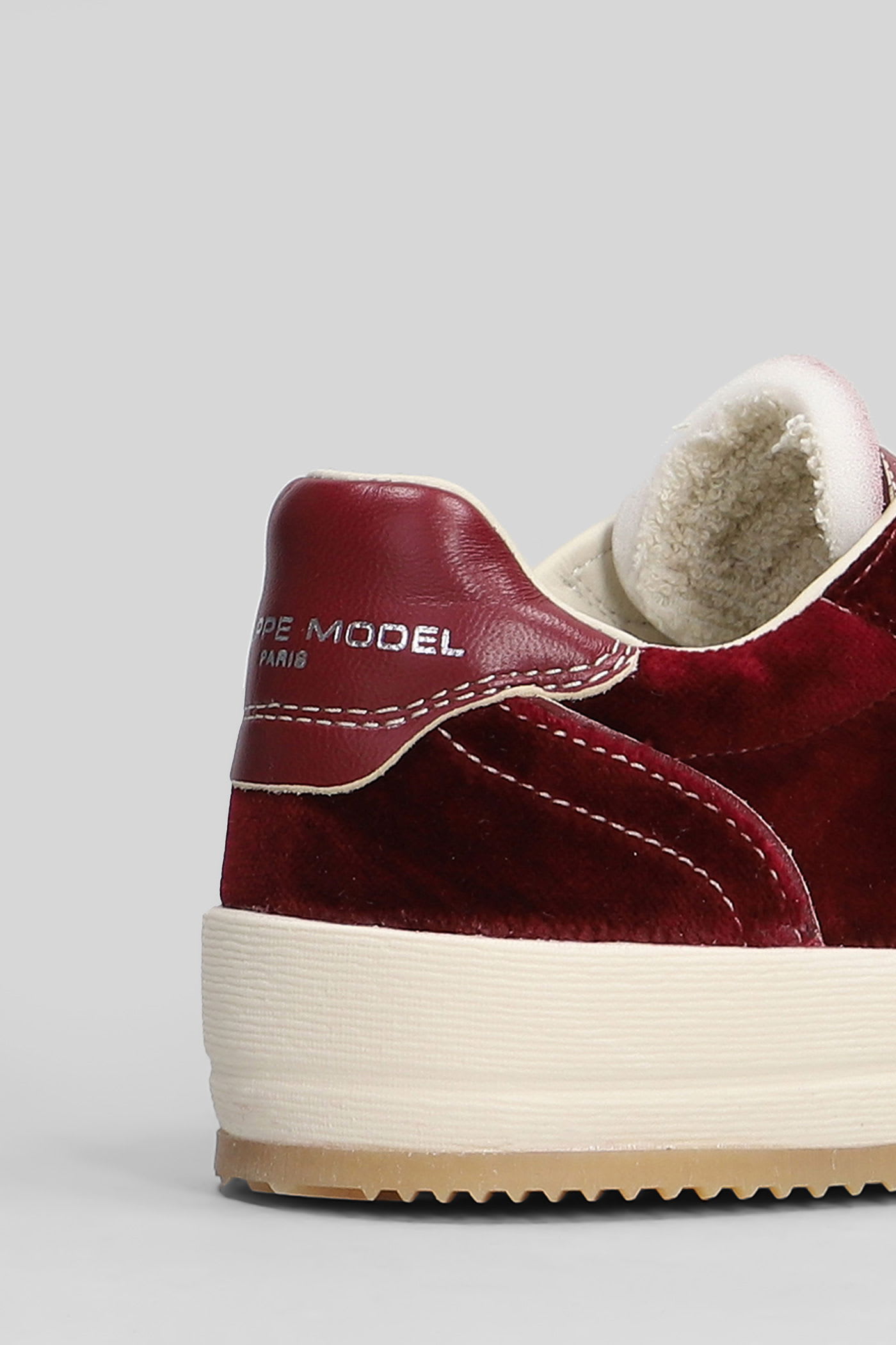Philippe Model Nice Low Sneakers In Bordeaux Velvet In Burgundy