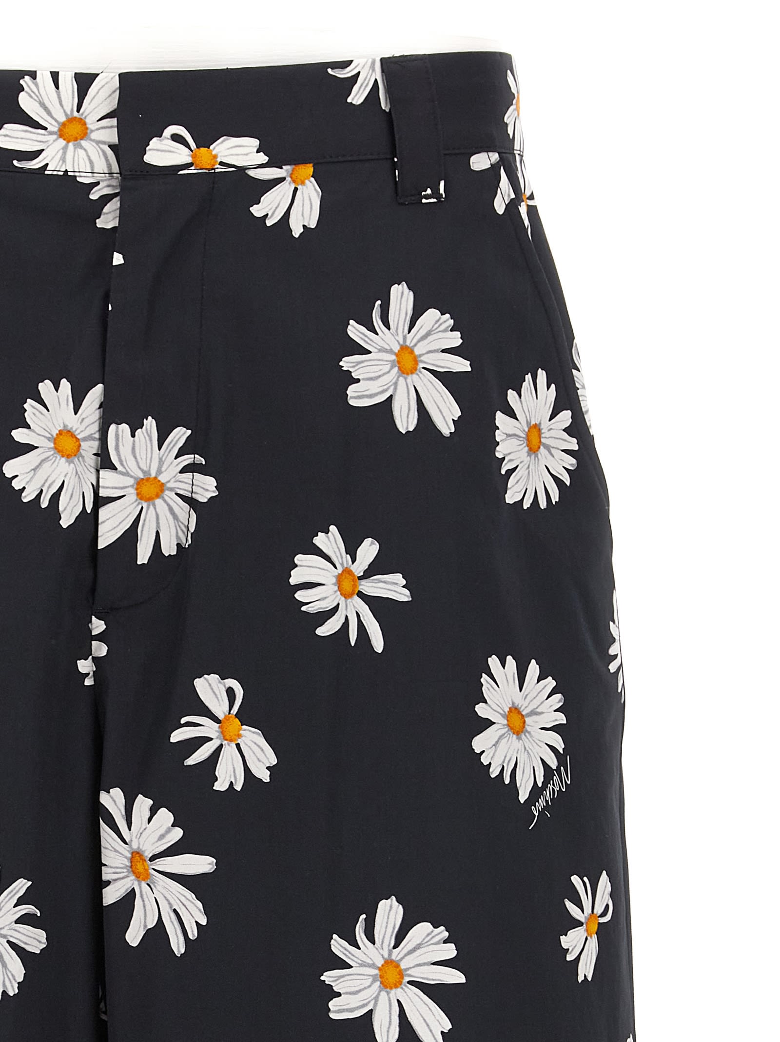 Moschino All-over Daisy Print Bermuda Shorts In Black
