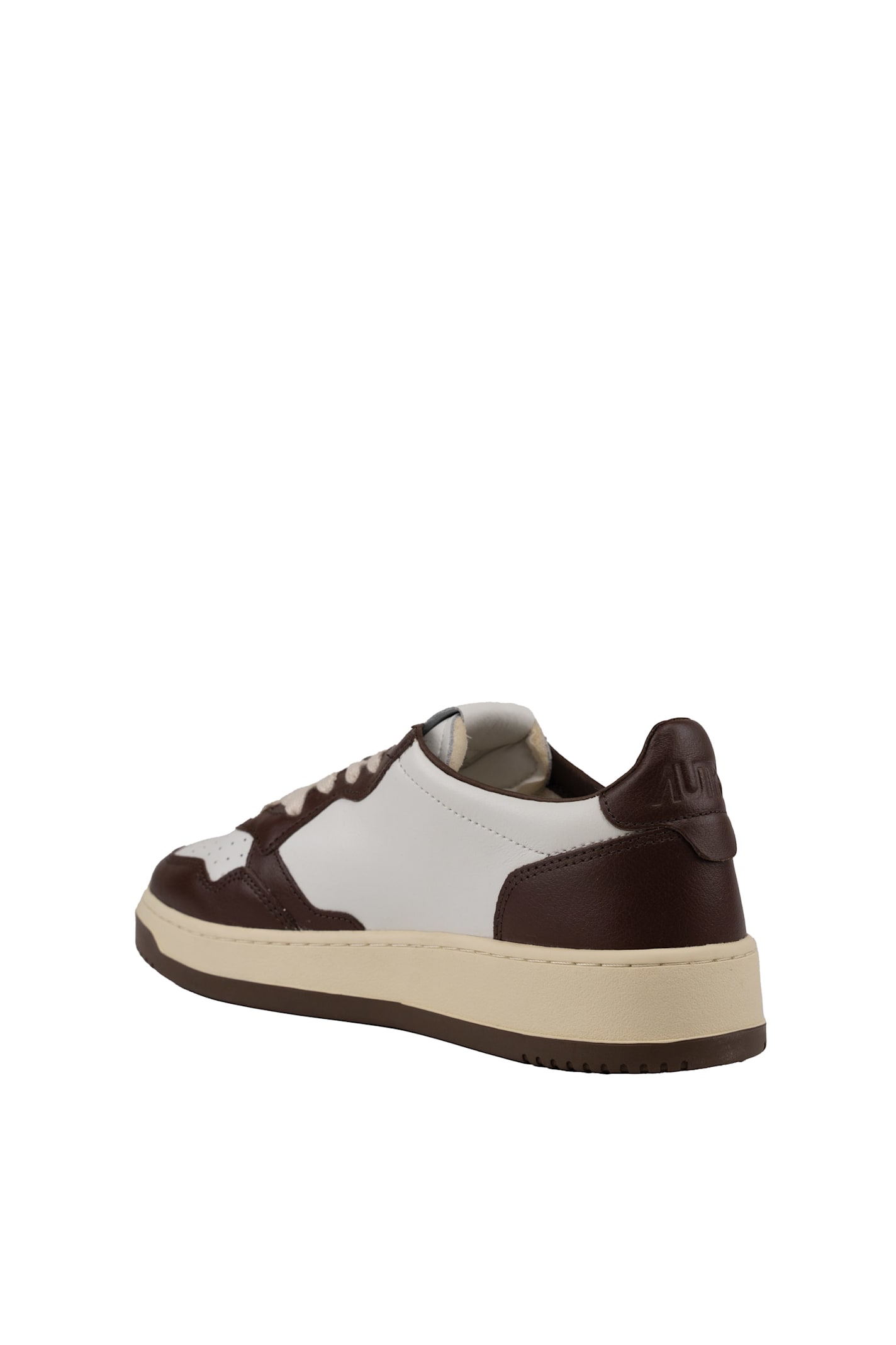 Shop Autry Medalist Low Sneakers In Two-tone White/chestnut Leather In Leat/leat Wht/chestnut