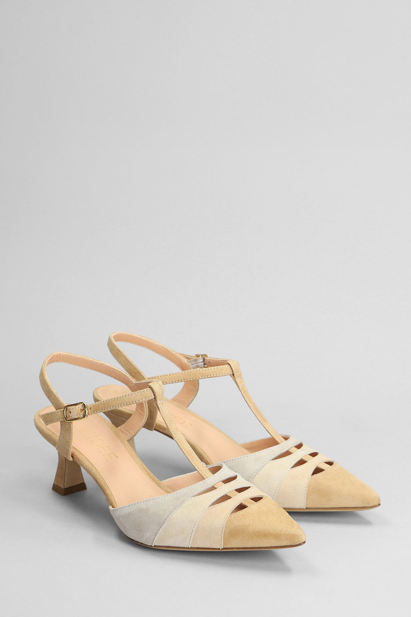 Julie Dee Pumps In Beige Suede