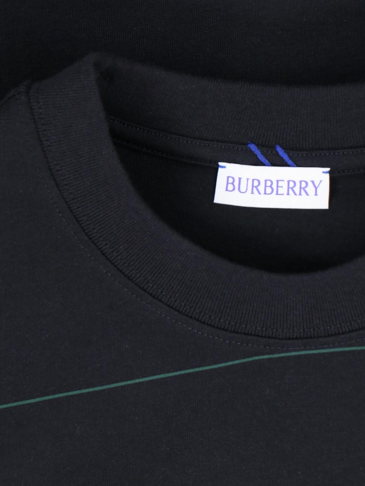 Shop Burberry Logo T-shirt In Black