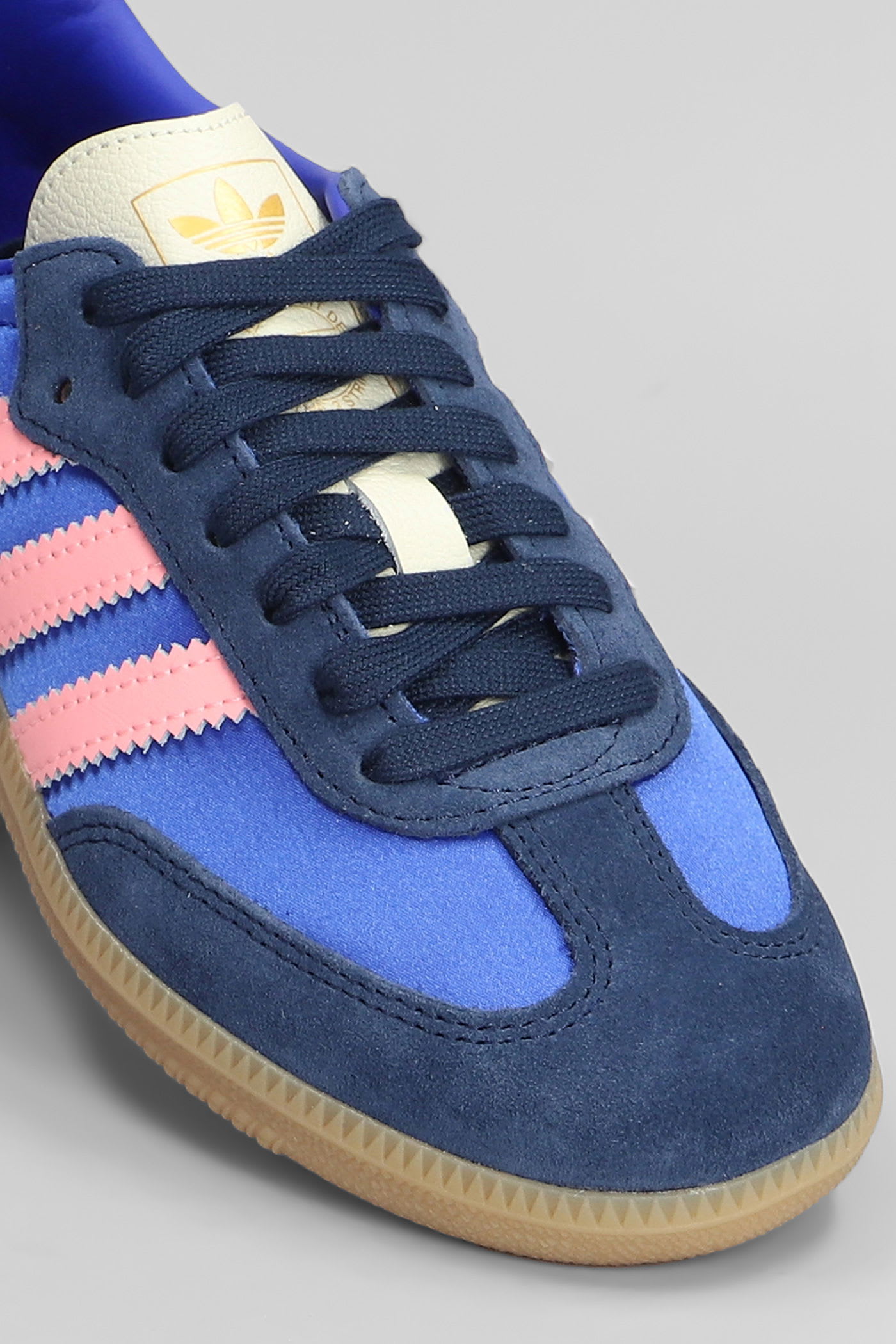 Adidas Originals Low-cut Sneakers Featuring Iconic Stripes In Blue