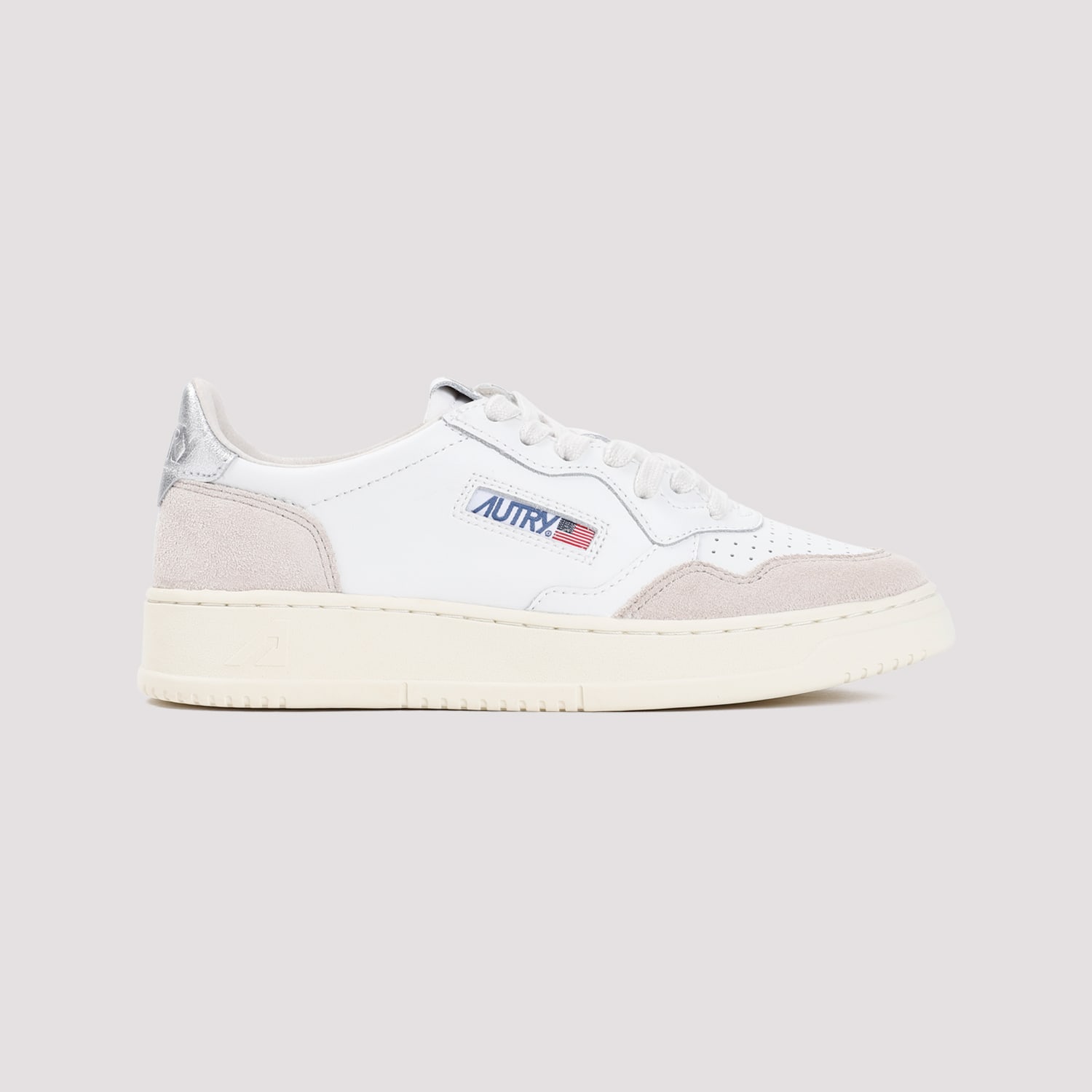 Autry Medalist Low Sneakers In Wht Silver
