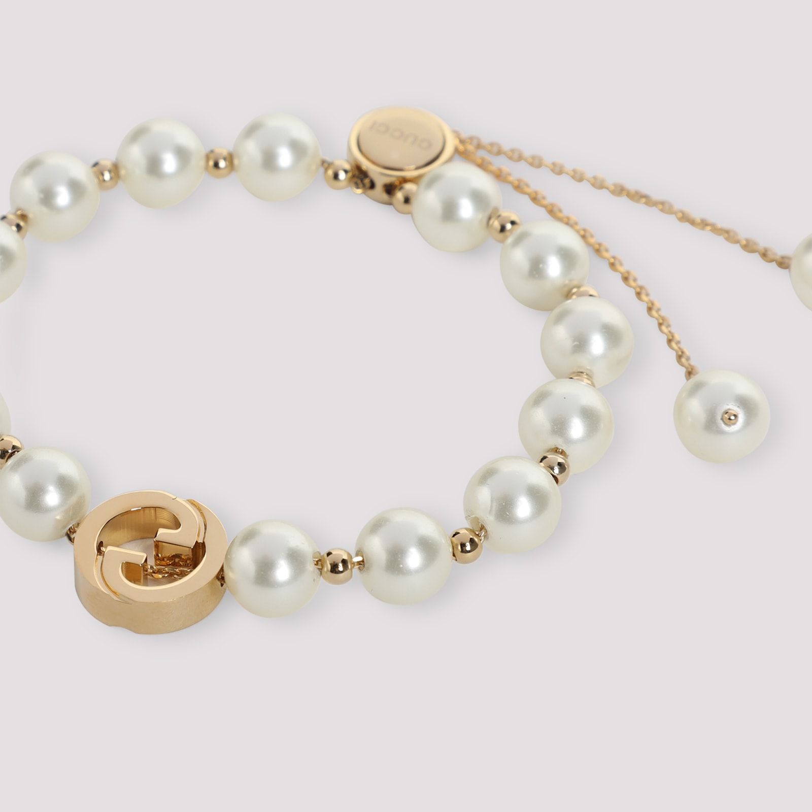 Gucci Chain Bracelet With Metallic Pearls In Gold