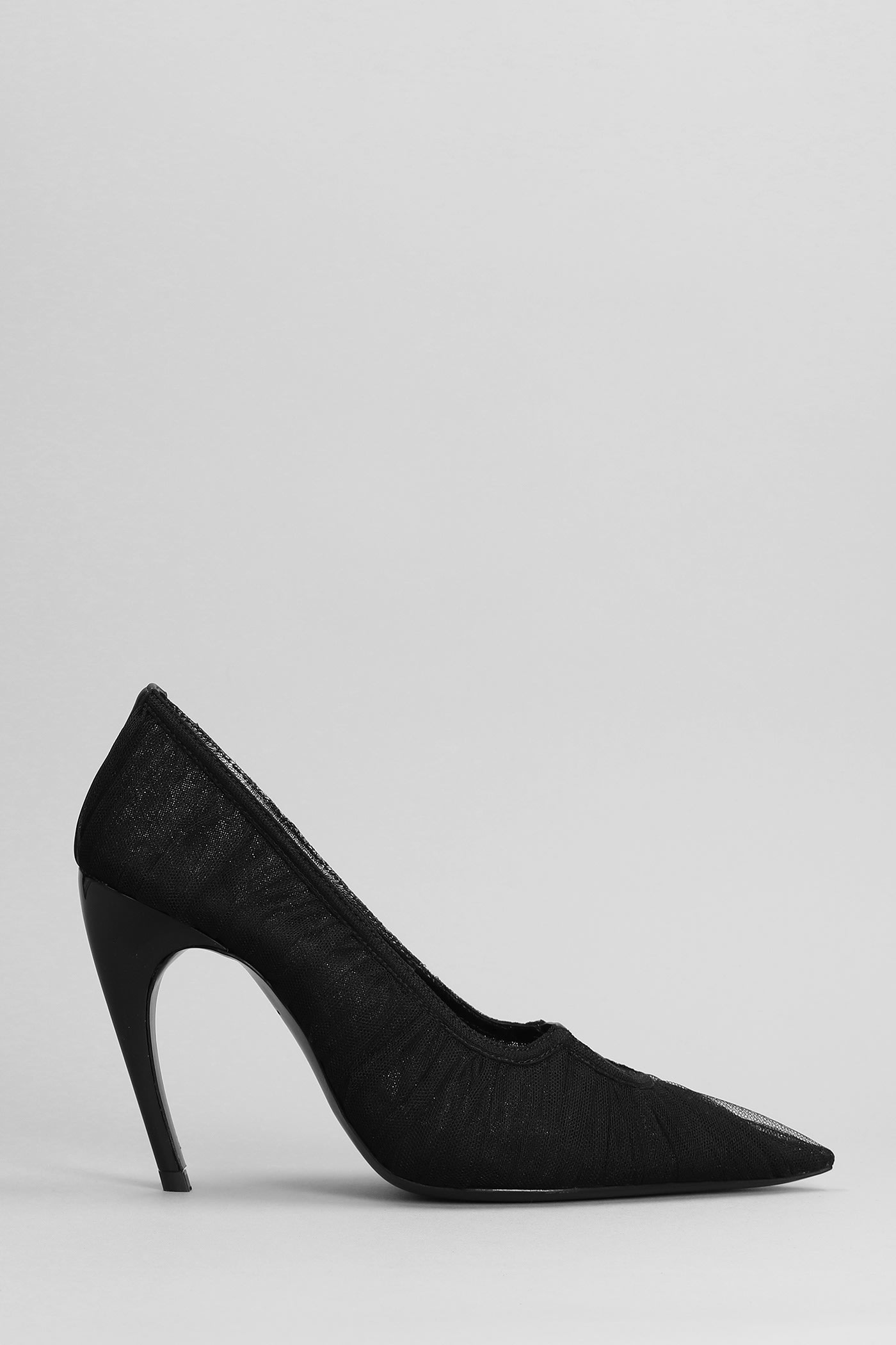 Pumps In Black Synthetic Fibers